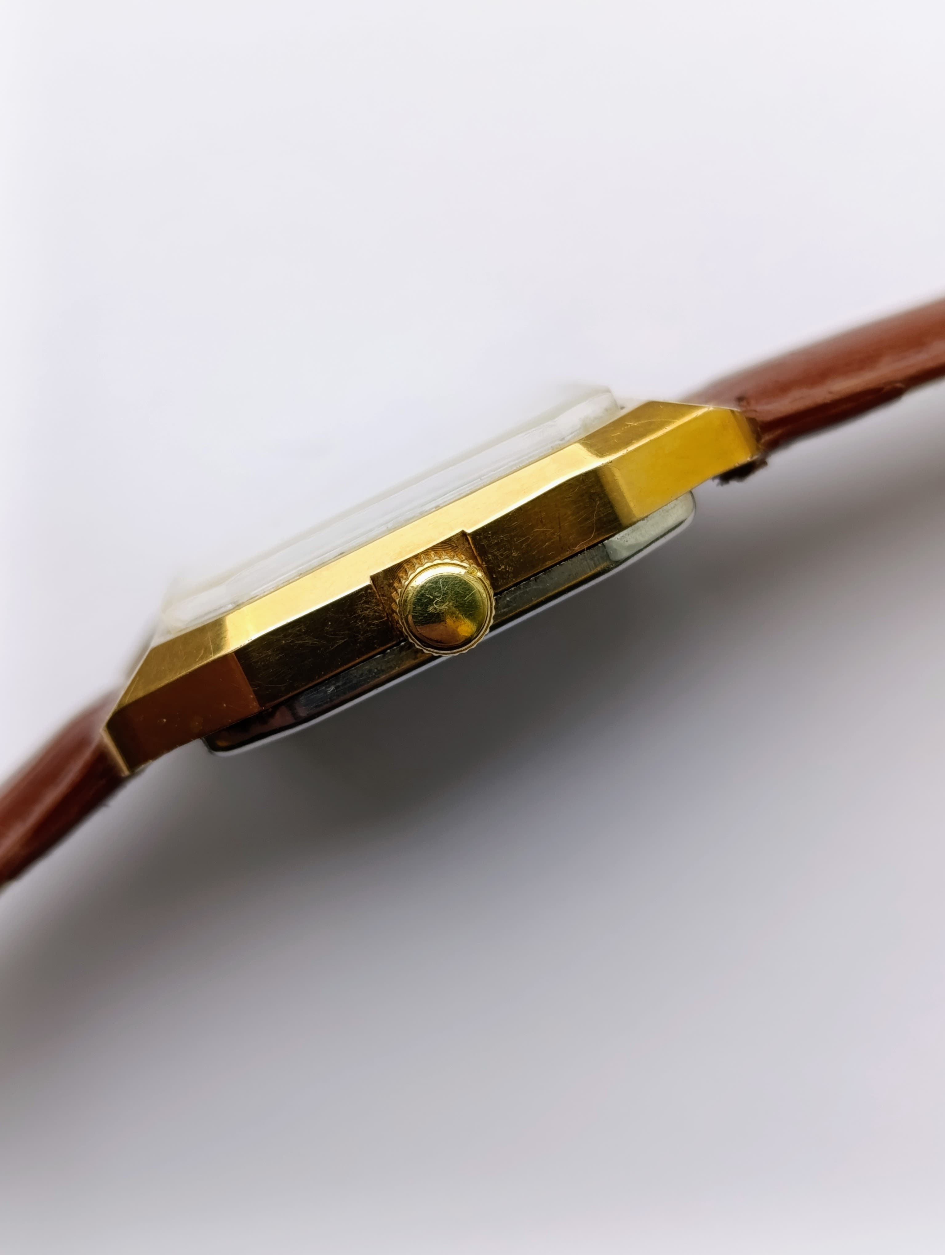 Luch 2209 23 Jewels Vintage Soviet Watch – Octagonal Gold-Plated Case – thumbnail 6