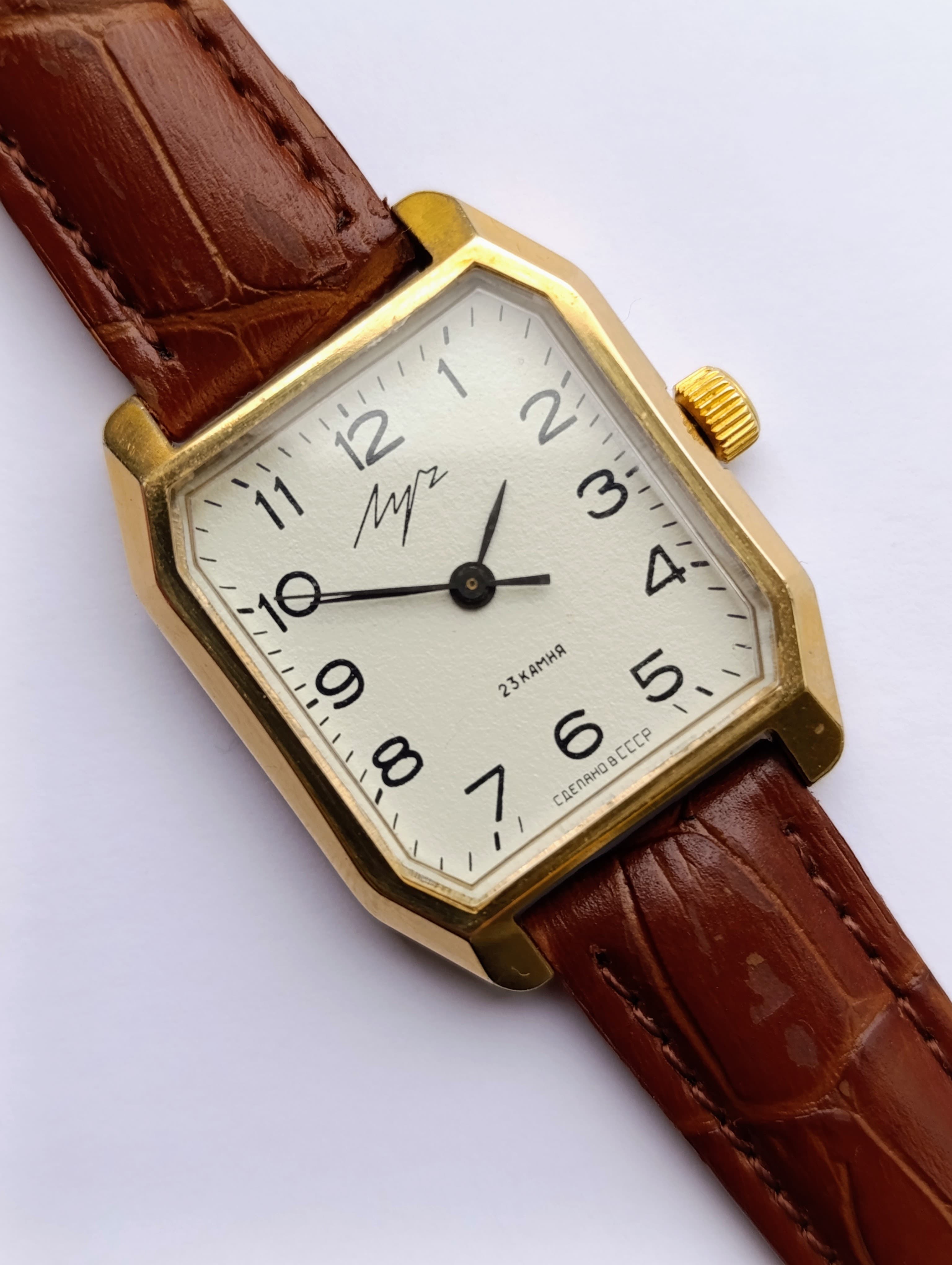 Luch 2209 23 Jewels Vintage Soviet Watch – Octagonal Gold-Plated Case – thumbnail 4