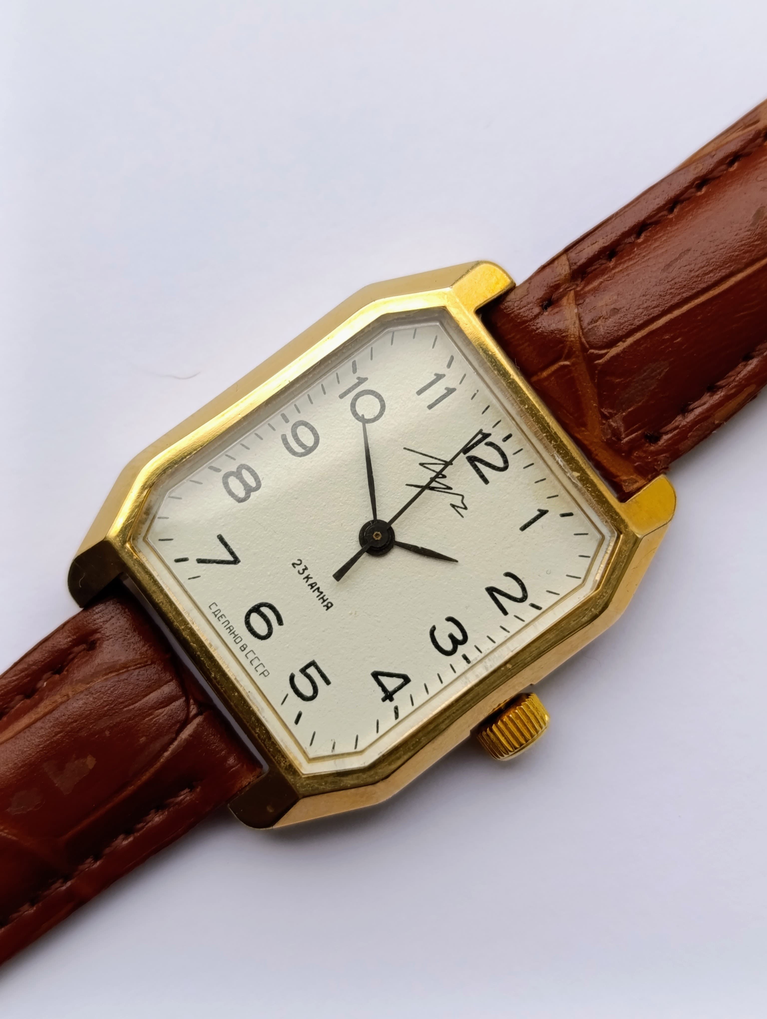 Luch 2209 23 Jewels Vintage Soviet Watch – Octagonal Gold-Plated Case – thumbnail 5