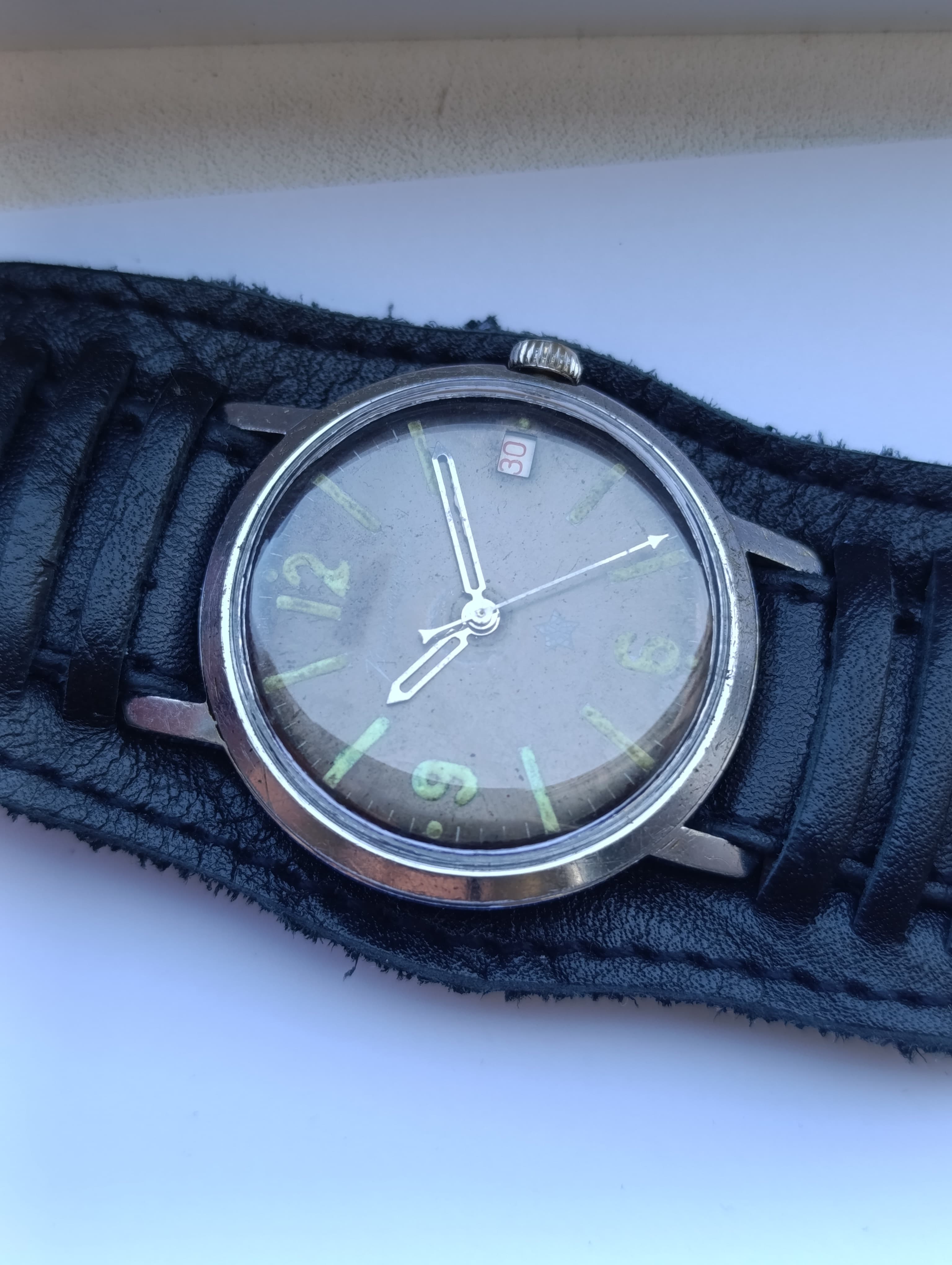 Vostok Komandirskie Early Model 2214 – Rare Soviet Military Watch – thumbnail 7