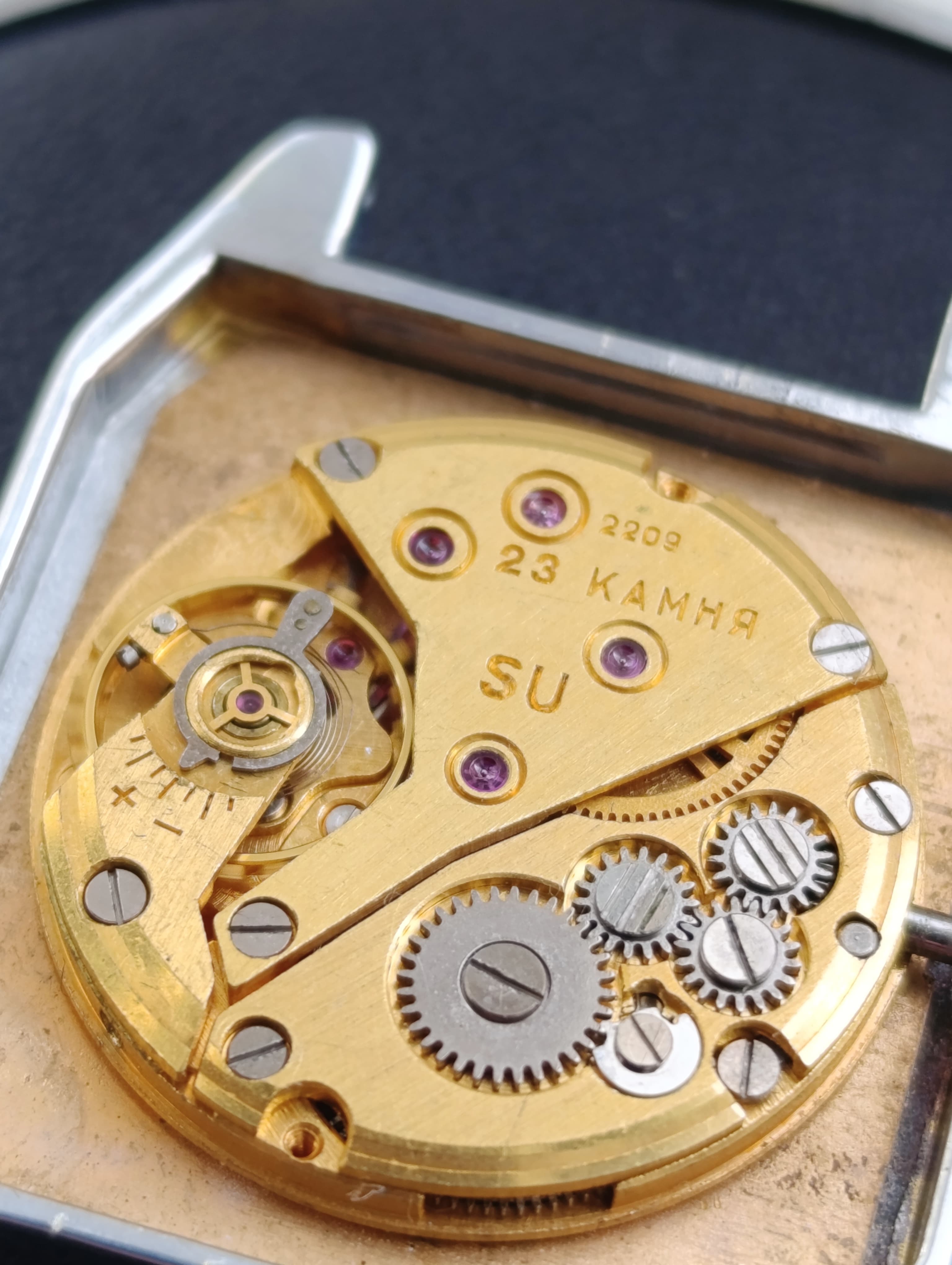 Luch 2209 Authentic USSR Square Watch | Vintage Soviet Horology with Milanese Band – thumbnail 10