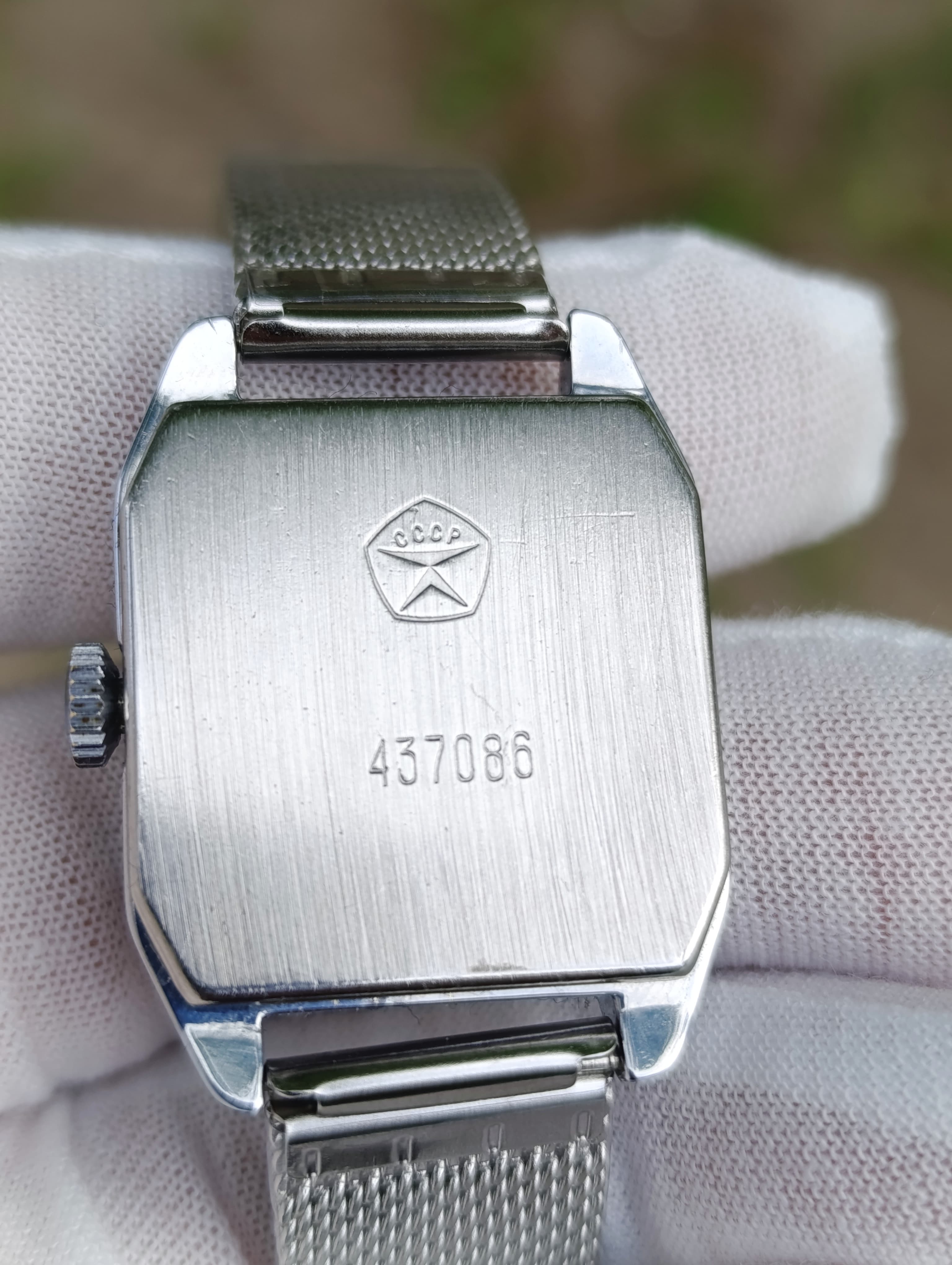 Luch 2209 Authentic USSR Square Watch | Vintage Soviet Horology with Milanese Band – thumbnail 2