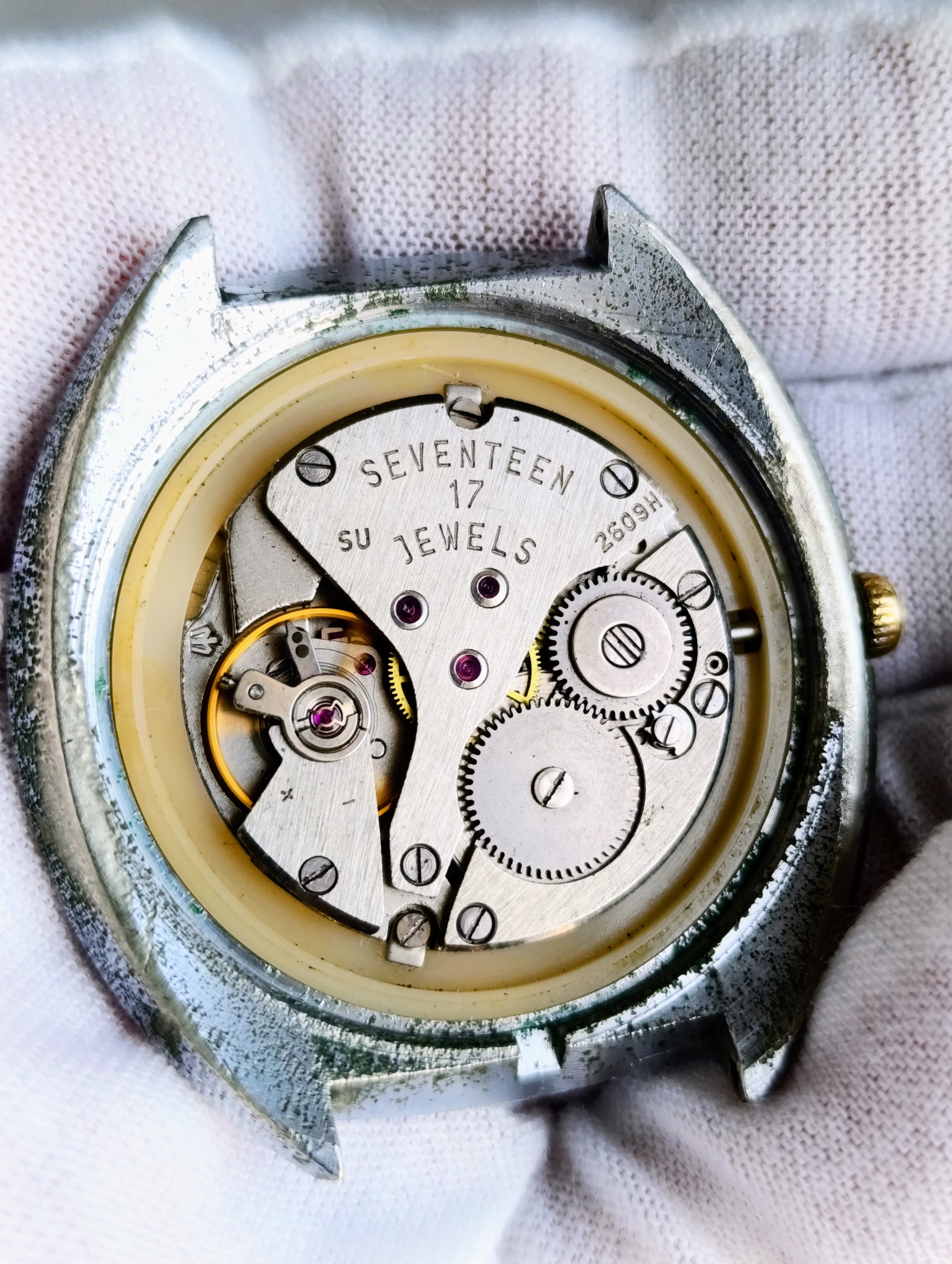 Vintage Poljot "Vulcan" Men's Mechanical Wristwatch – USSR Export Version (1970s) – thumbnail 3