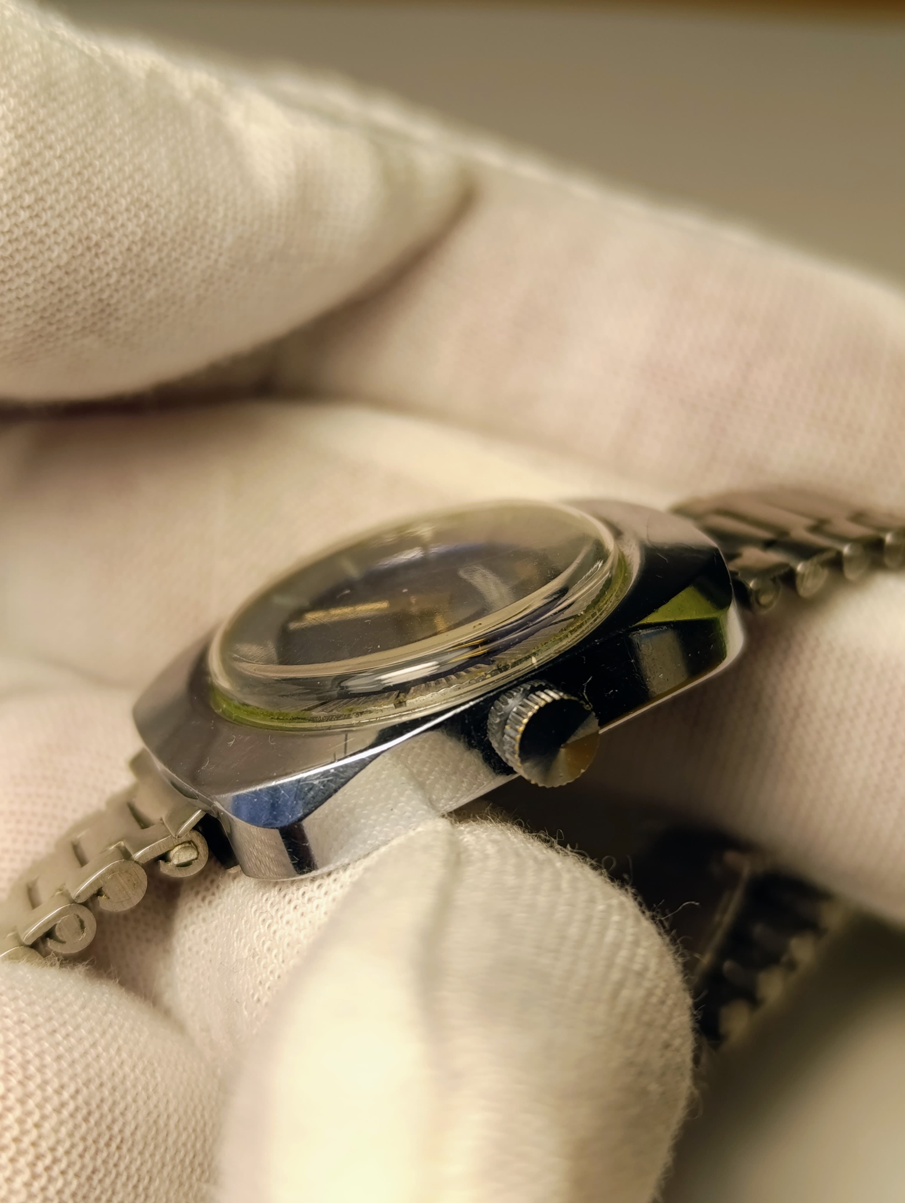 Soviet Vintage Watch Slava Rare Ladies Russian Wristwatch  Made in USSR 1980s – thumbnail 3