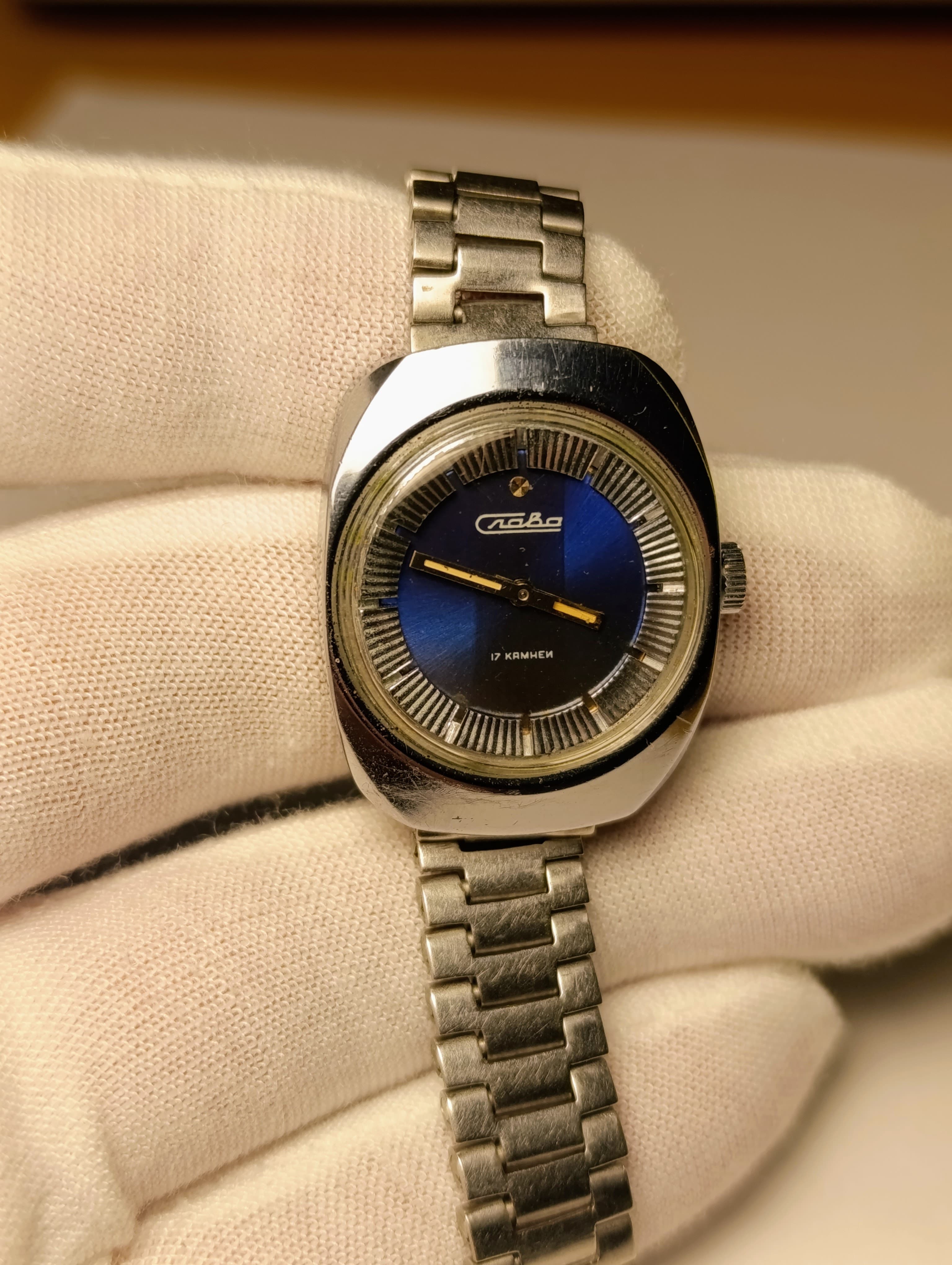 Soviet Vintage Watch Slava Rare Ladies Russian Wristwatch  Made in USSR 1980s – thumbnail 2
