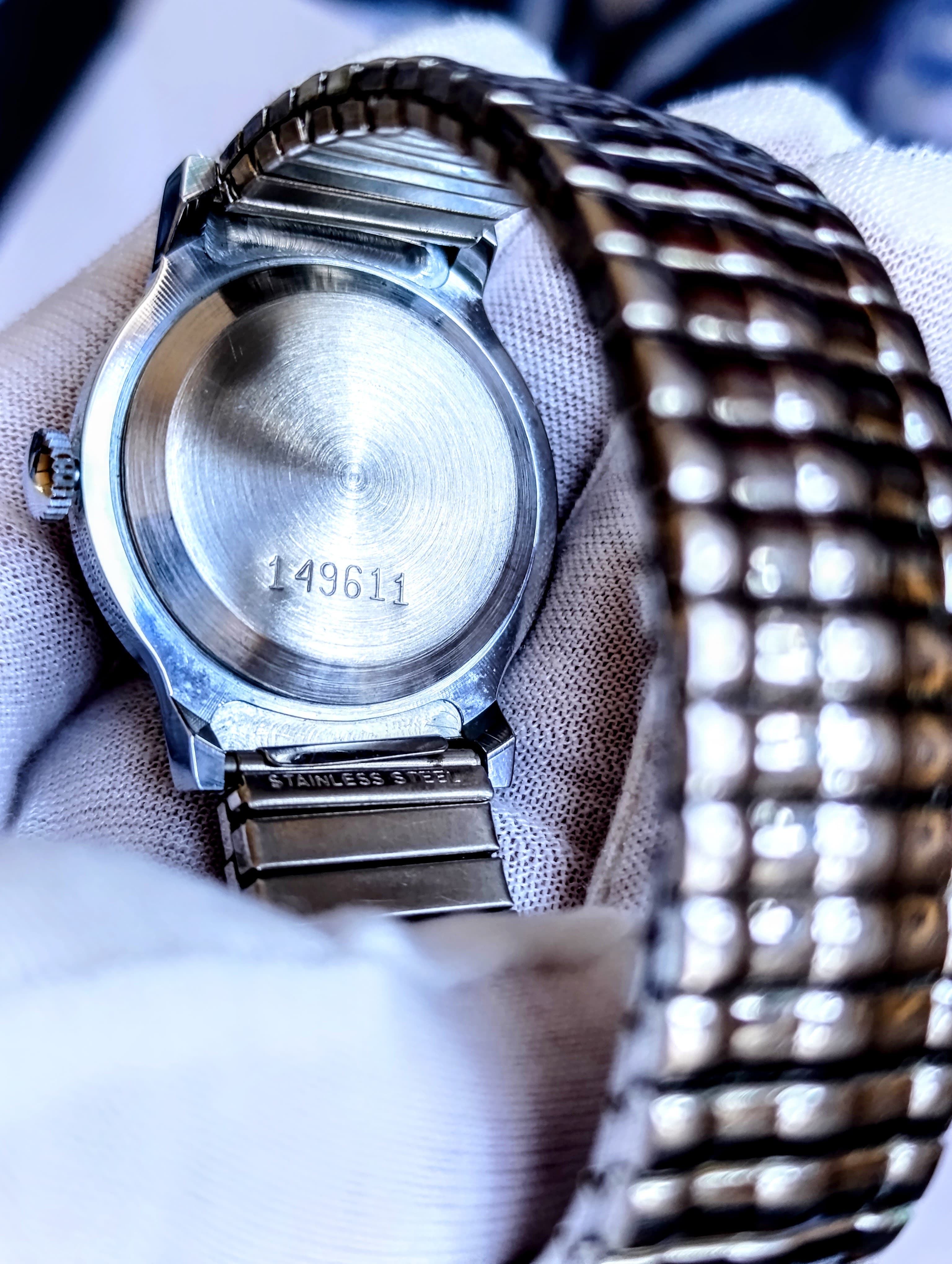 Soviet Mechanical Watch Pobeda 2602 15 Jewels Movement Made in USSR Classic 1980s Style – thumbnail 3