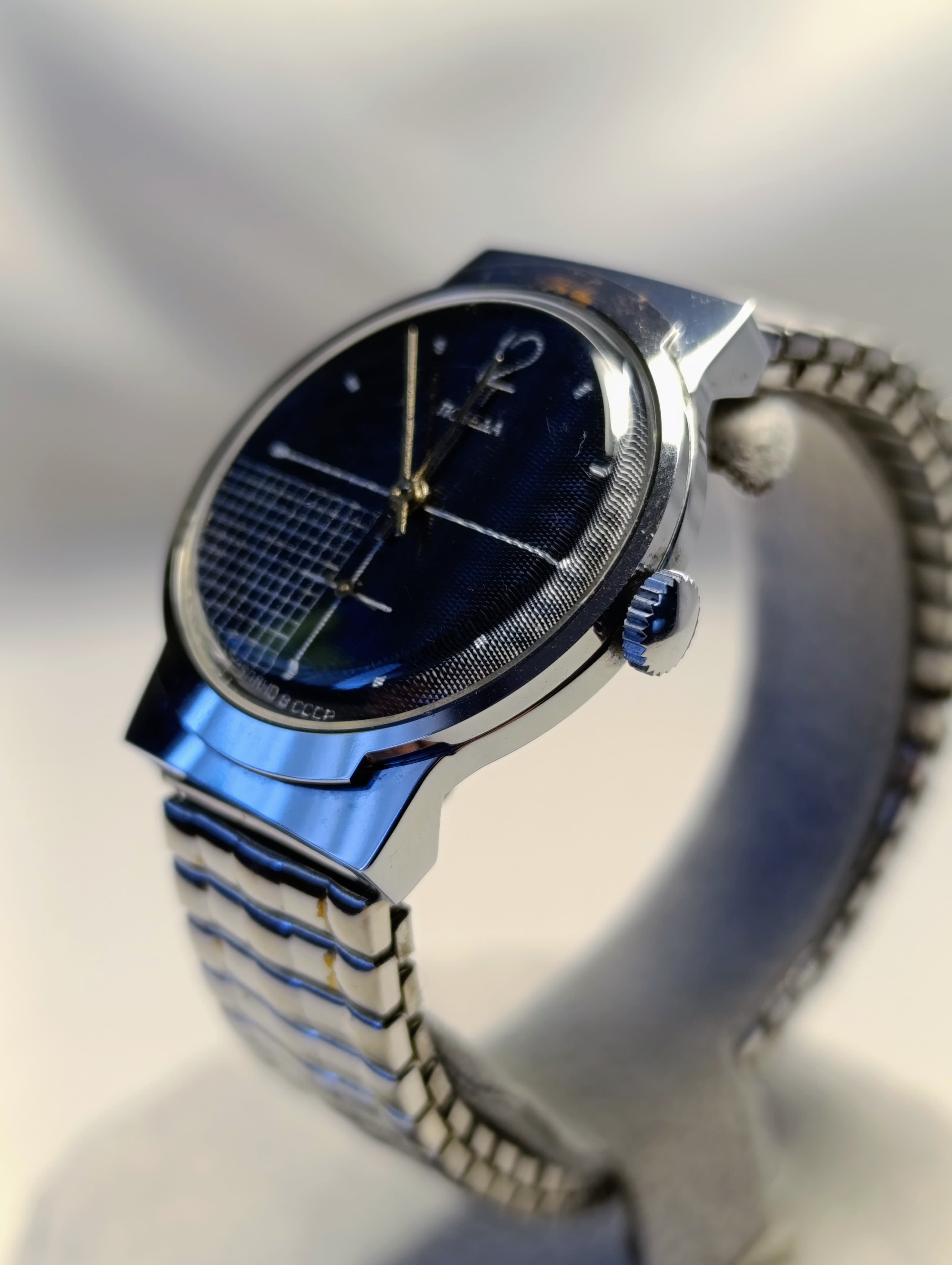 Soviet Mechanical Watch Pobeda 2602 15 Jewels Movement Made in USSR Classic 1980s Style – thumbnail 2