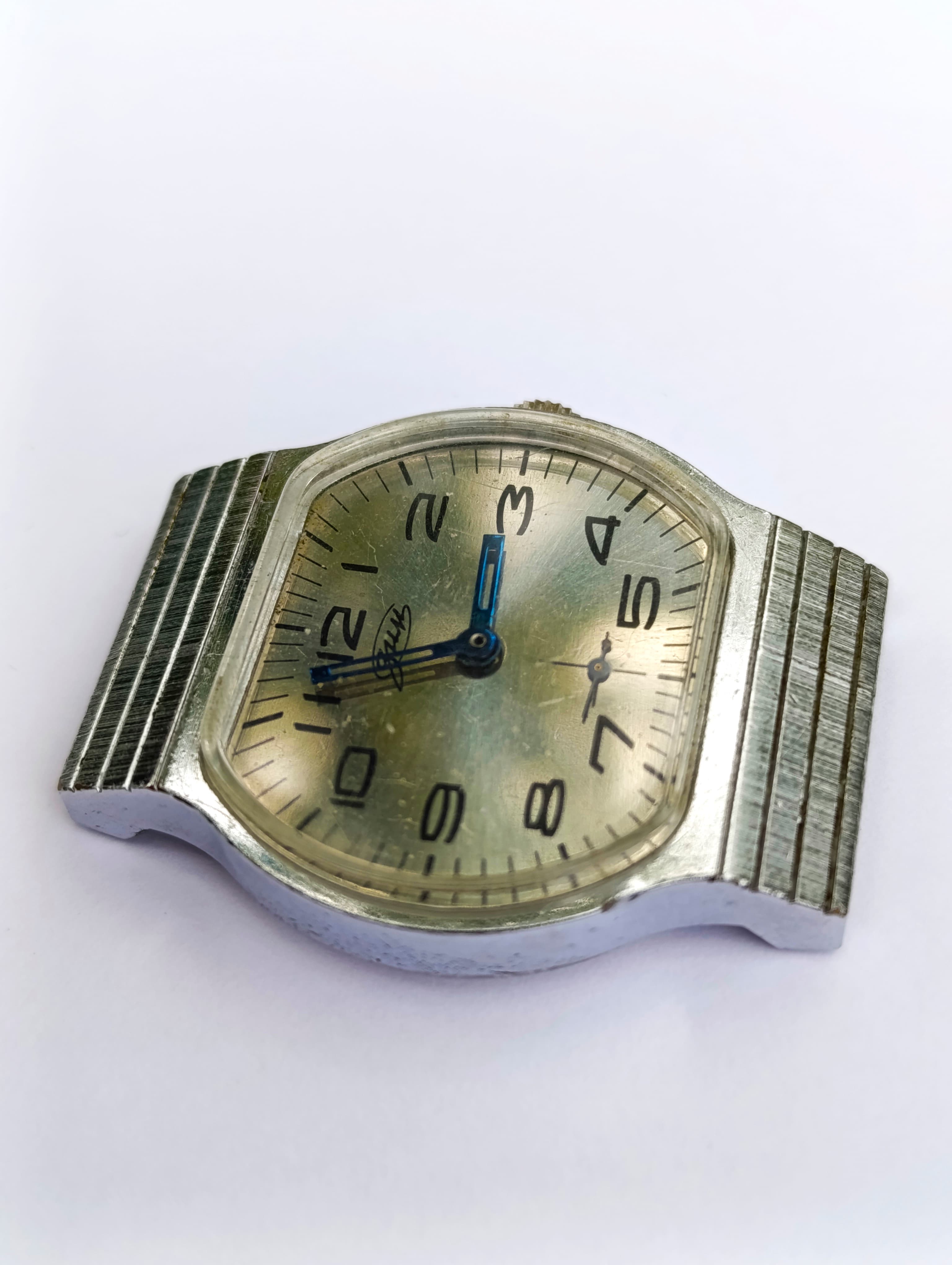 Soviet Vintage Wristwatch ZIM 2602 Interesting Futuristic Design from the 80s Caliber 2602 – thumbnail 4