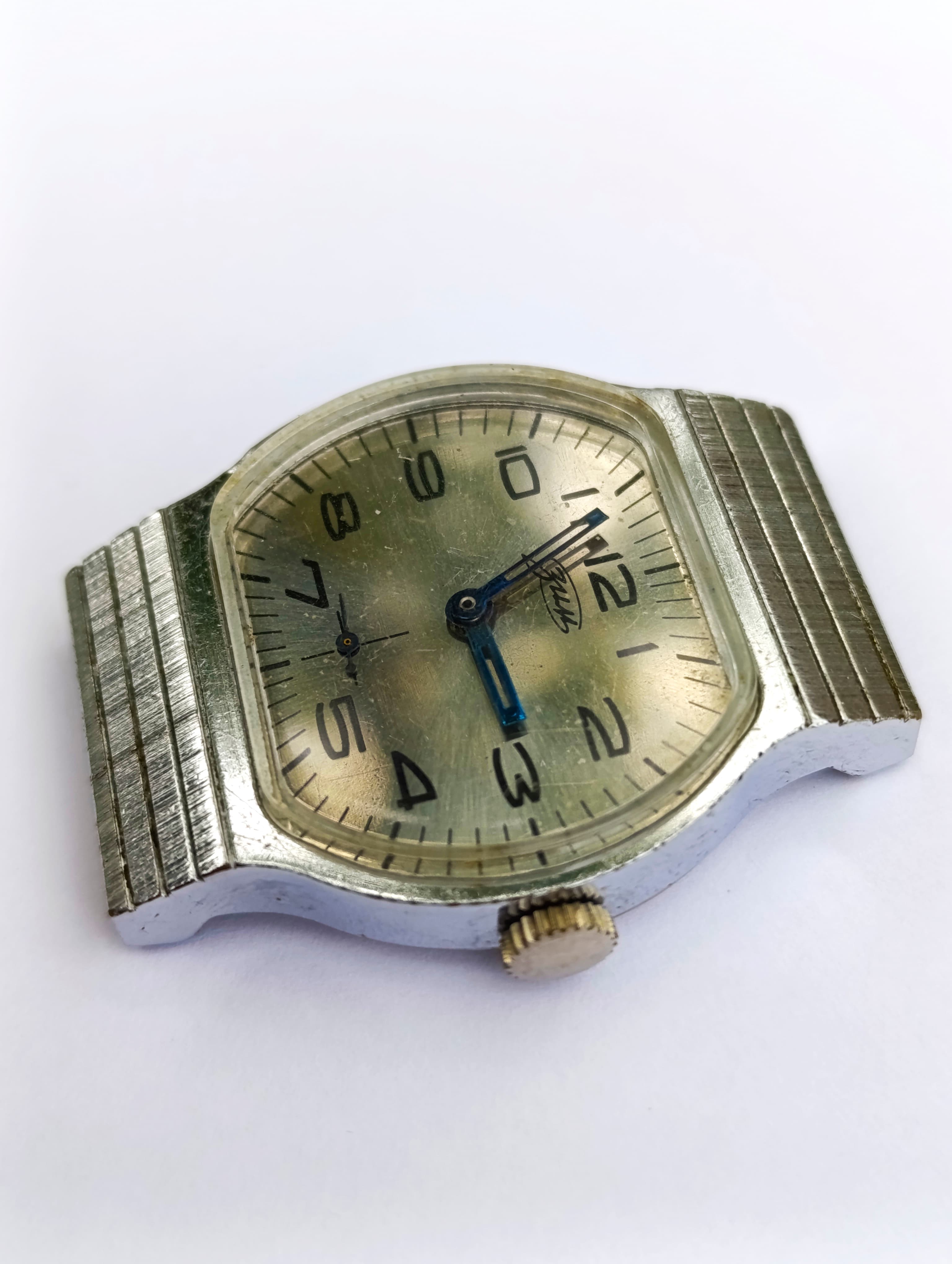 Soviet Vintage Wristwatch ZIM 2602 Interesting Futuristic Design from the 80s Caliber 2602 – thumbnail 3