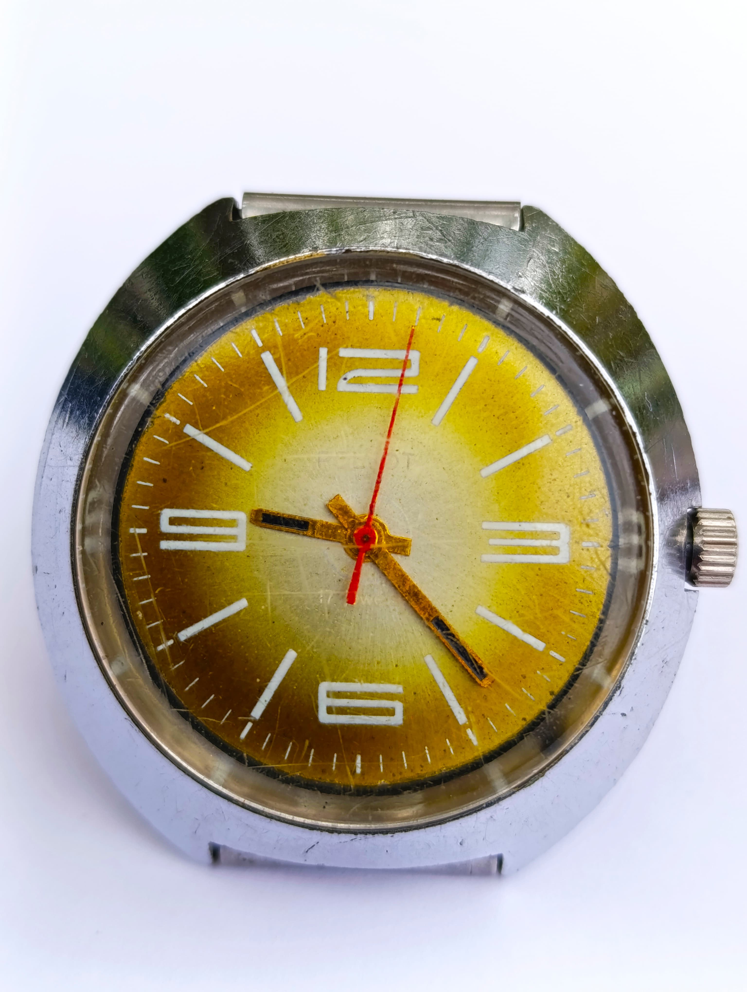 Vintage Poljot Vulkan Men’s Watch – Soviet Era Elegance – thumbnail 4