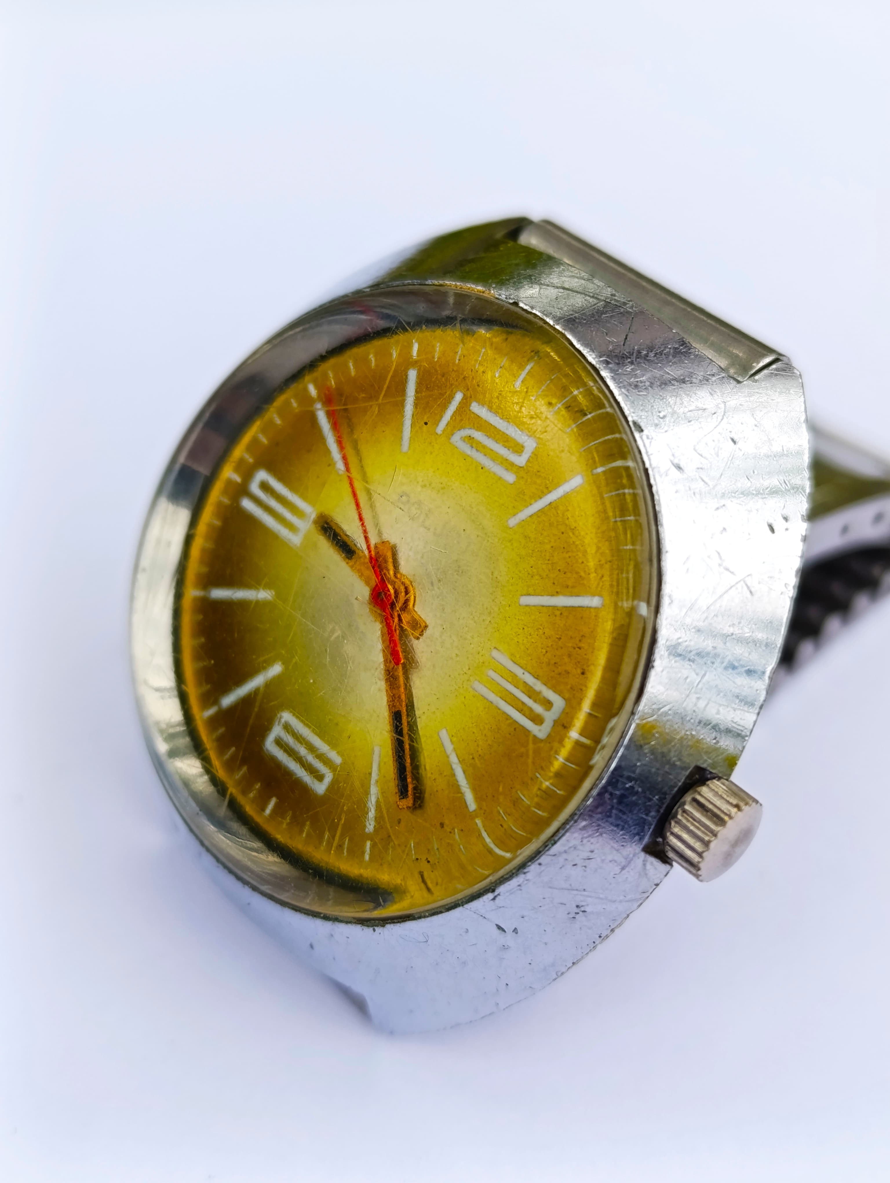 Vintage Poljot Vulkan Men’s Watch – Soviet Era Elegance – thumbnail 3