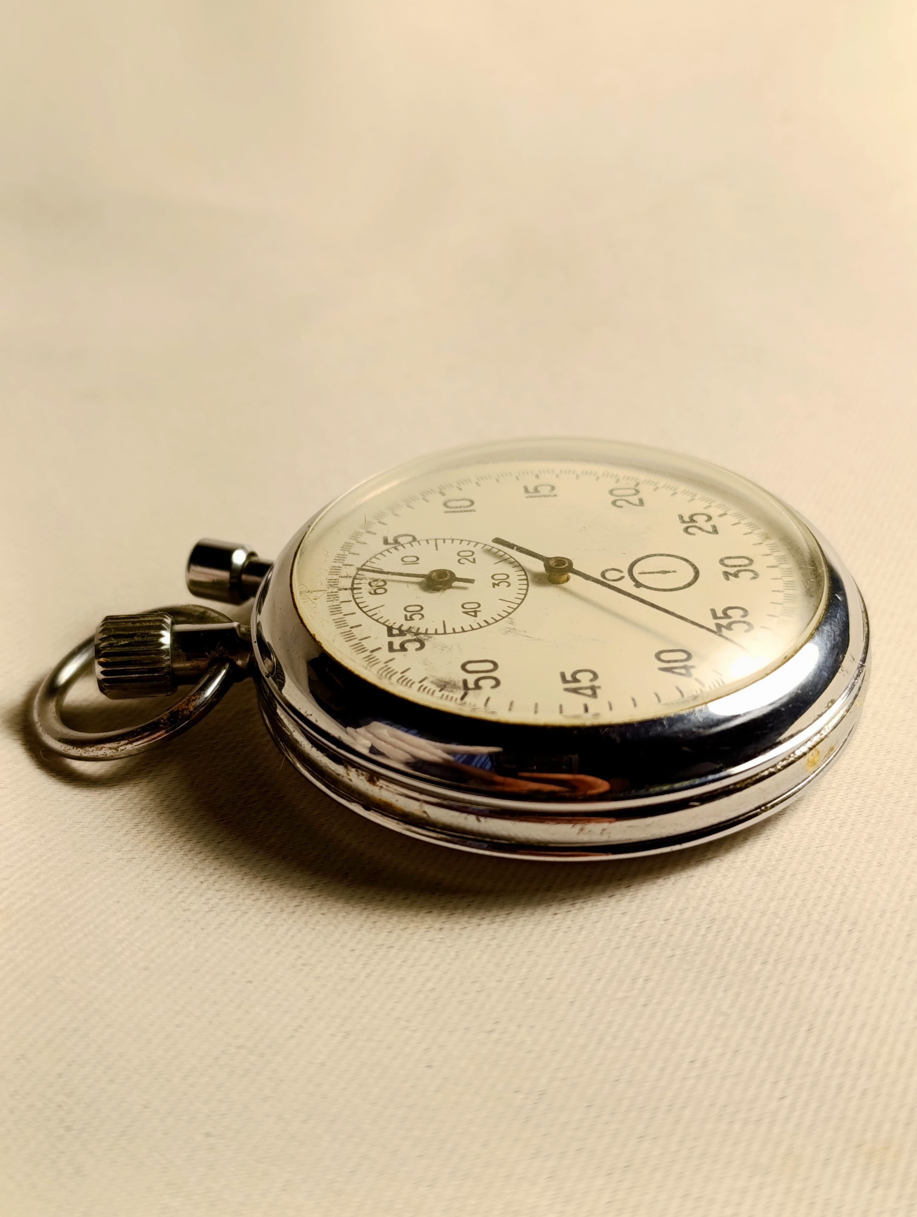 Vintage Soviet Agat Two-Button Mechanical Stopwatch – Original USSR Timepiece – thumbnail 9