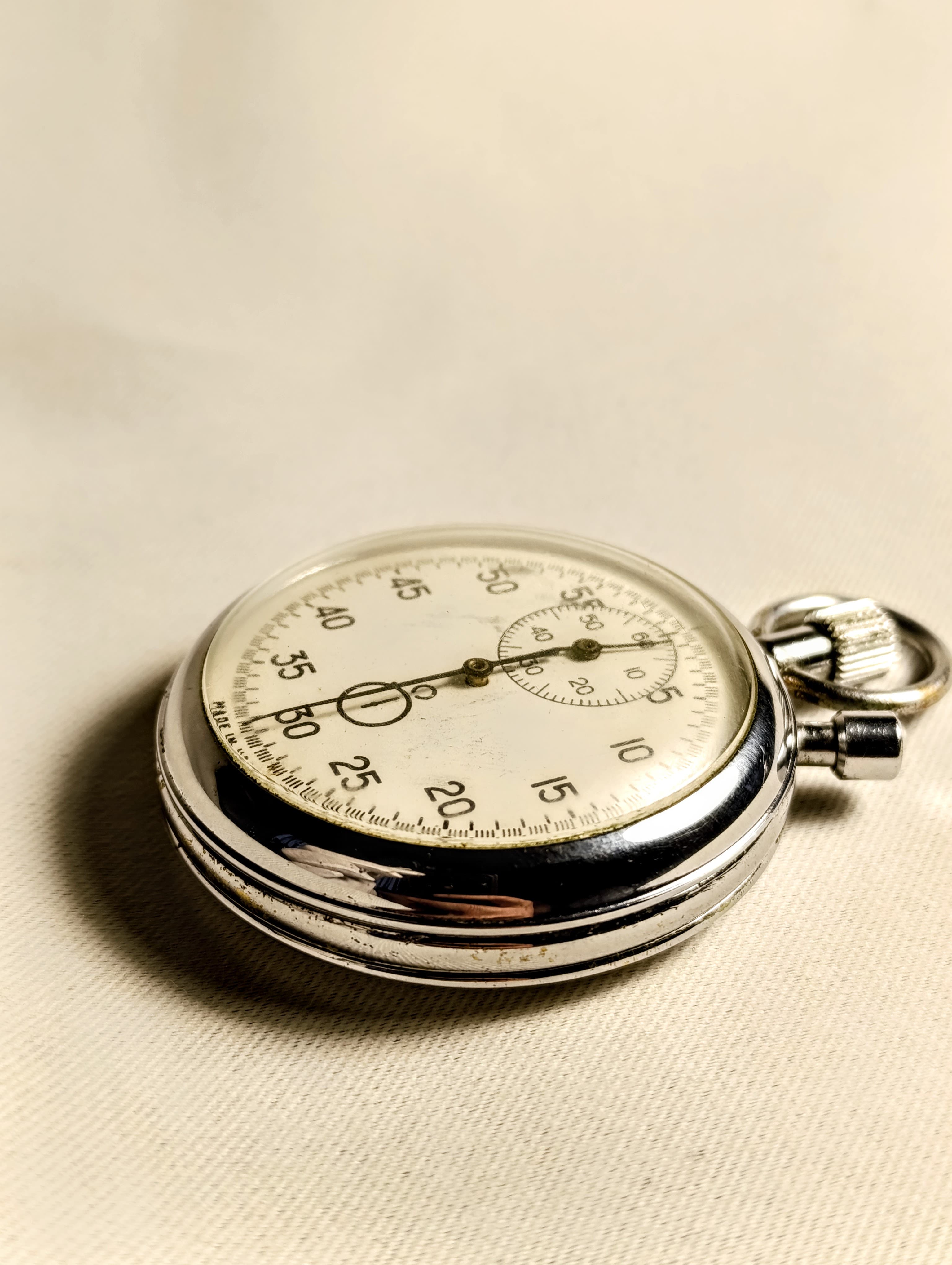Vintage Soviet Agat Two-Button Mechanical Stopwatch – Original USSR Timepiece – thumbnail 8