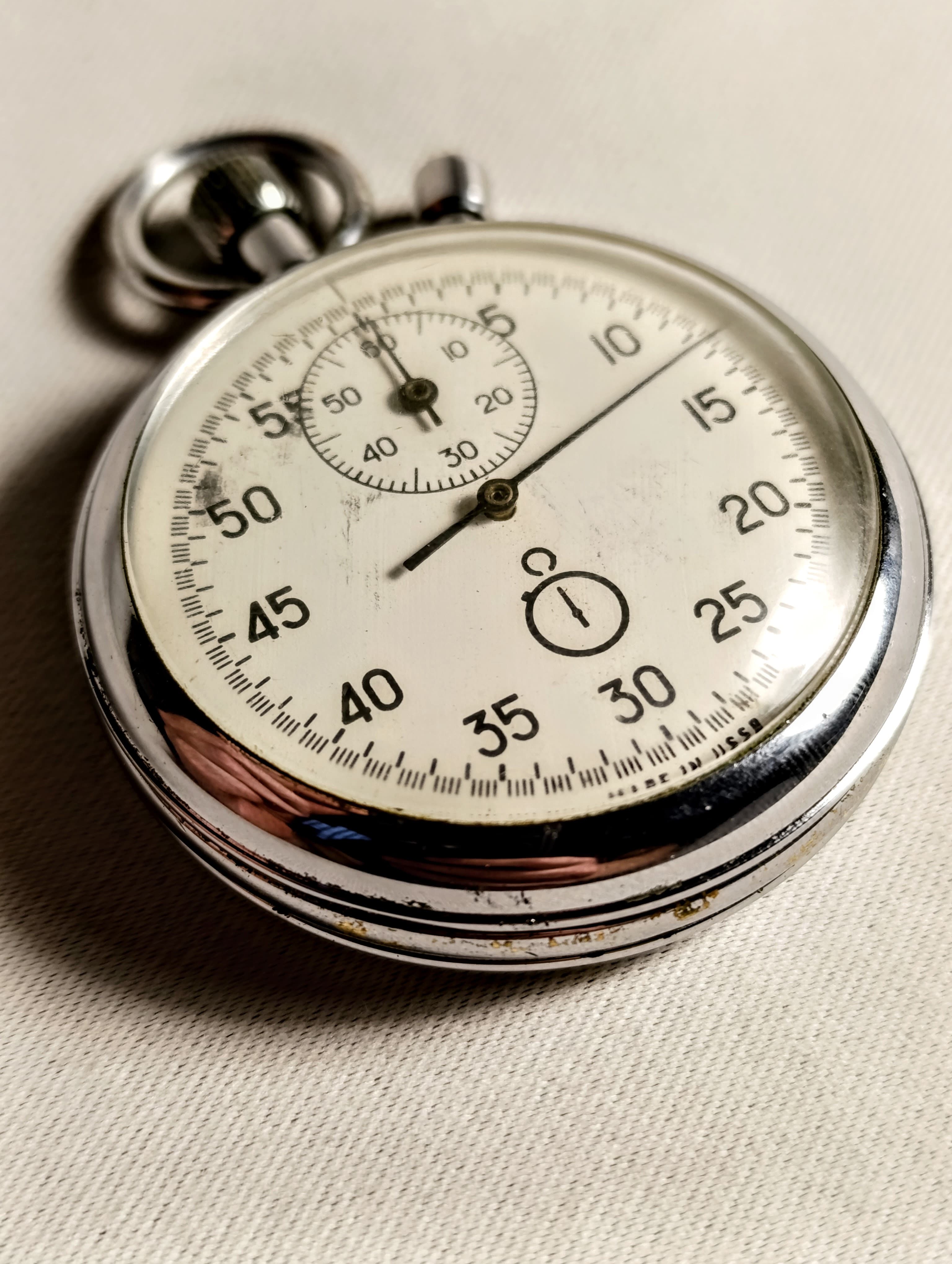 Vintage Soviet Agat Two-Button Mechanical Stopwatch – Original USSR Timepiece – thumbnail 3