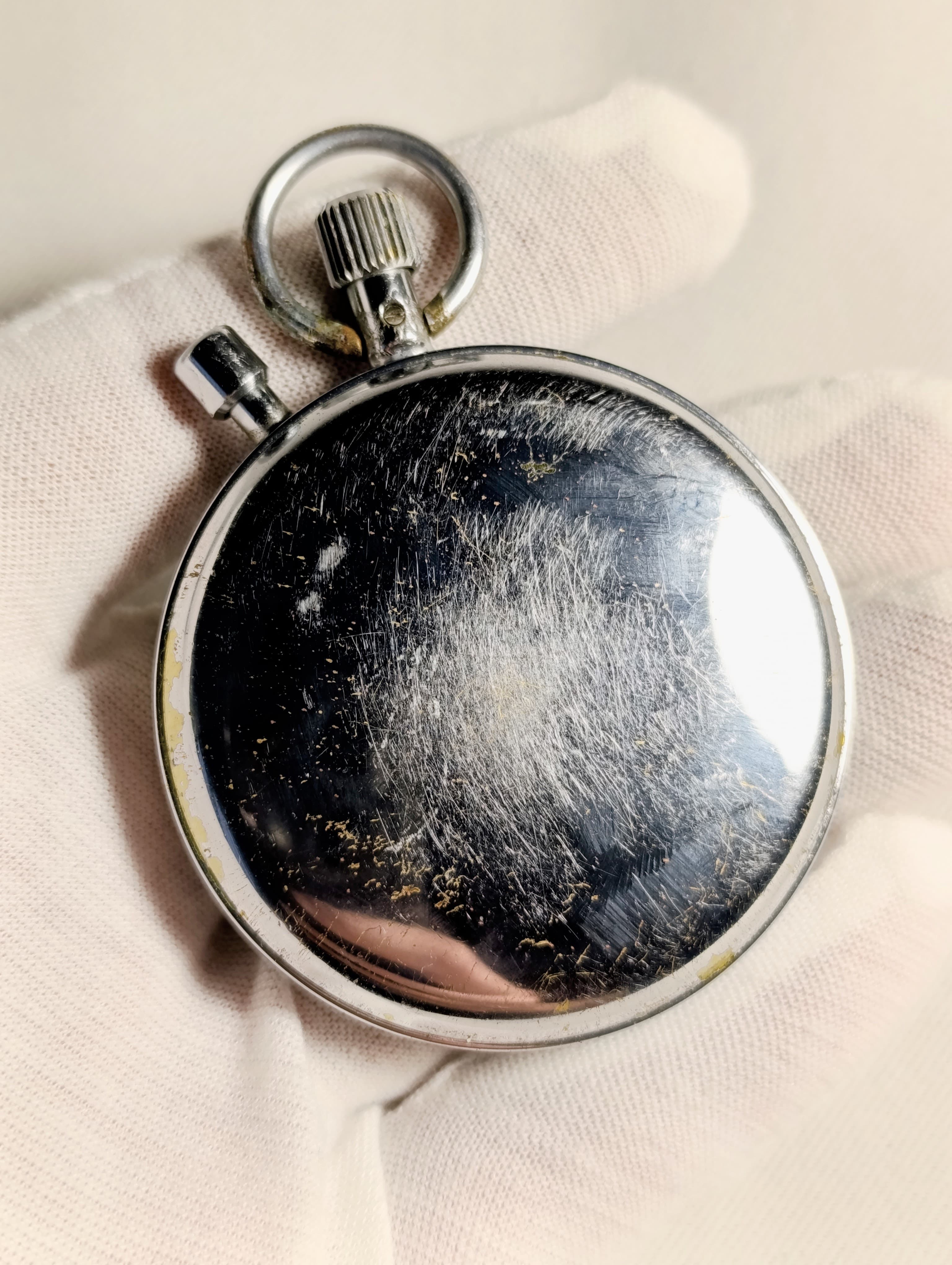 Vintage Soviet Agat Two-Button Mechanical Stopwatch – Original USSR Timepiece – thumbnail 4