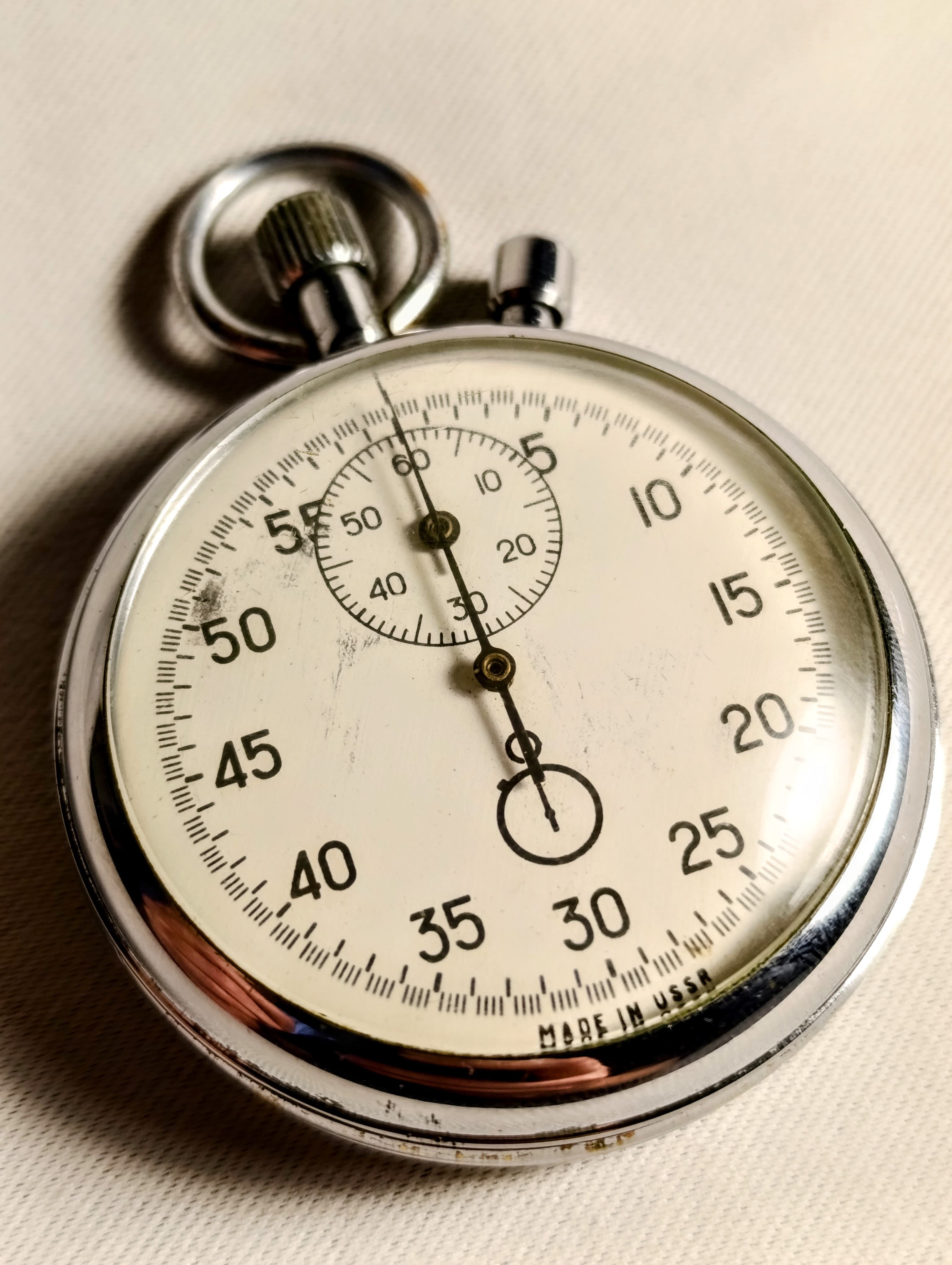 Vintage Soviet Agat Two-Button Mechanical Stopwatch – Original USSR Timepiece – thumbnail 2