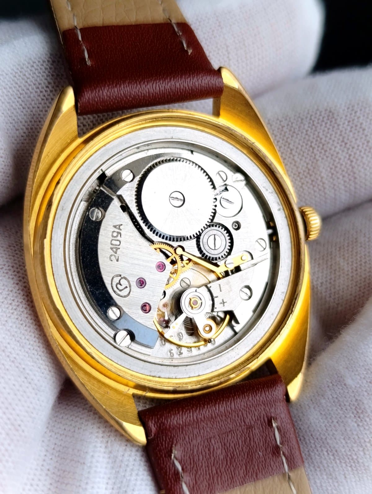Original Vostok 2409A Soviet Wristwatch with Gold Plated Case, 1970s – thumbnail 4