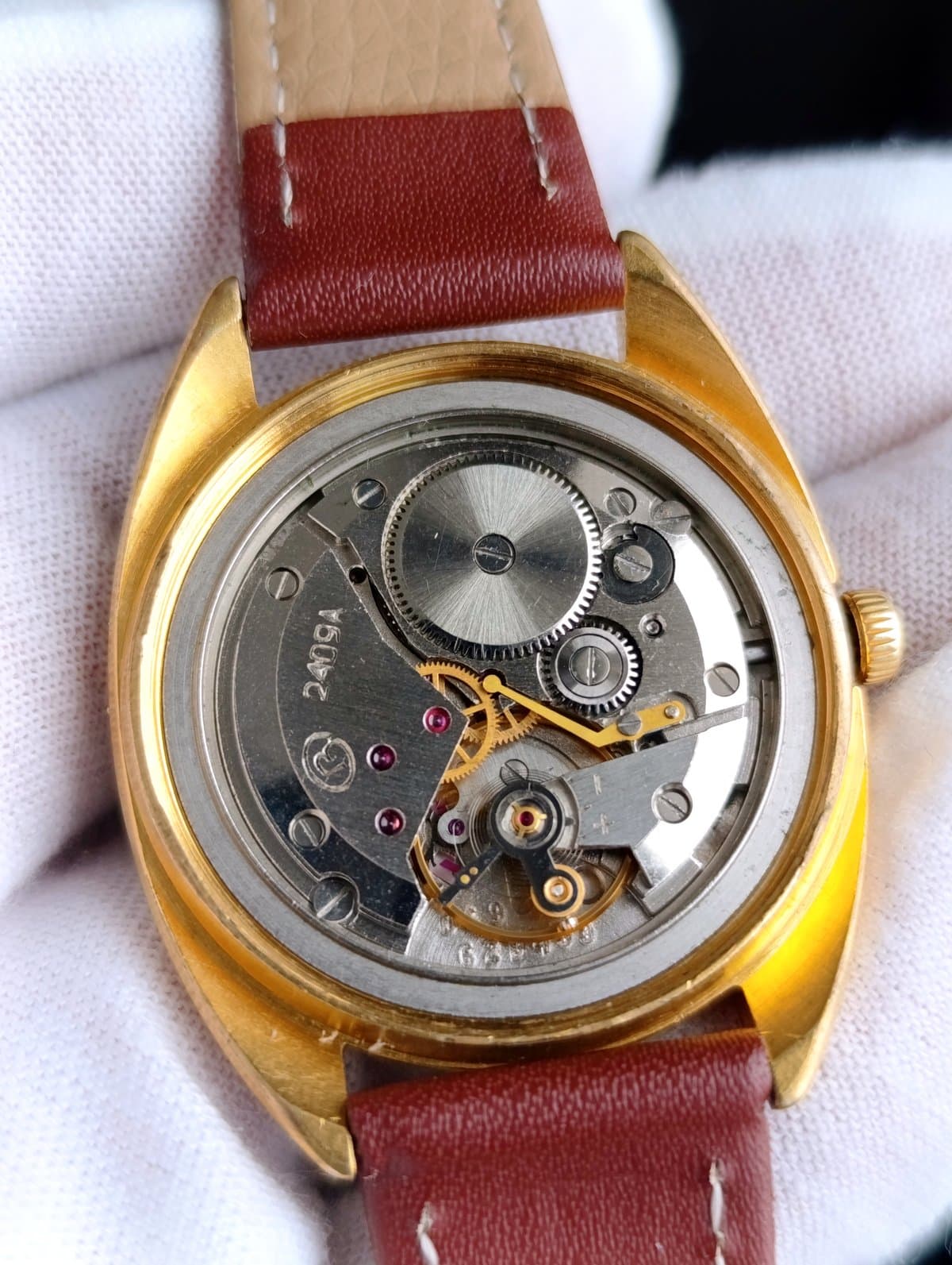 Original Vostok 2409A Soviet Wristwatch with Gold Plated Case, 1970s – thumbnail 2