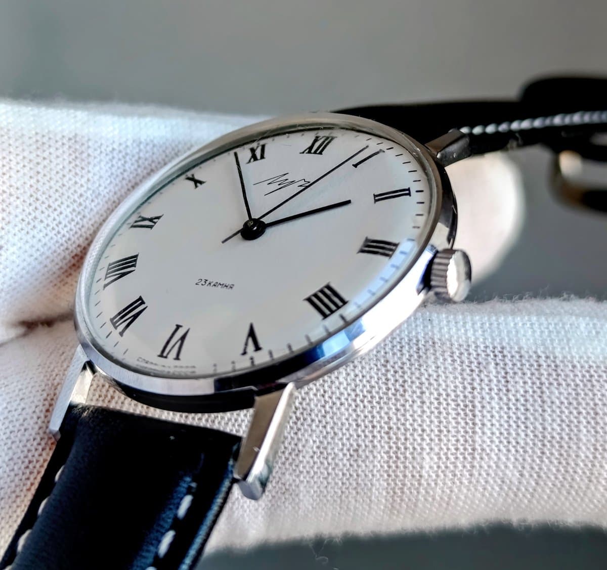 Vintage Luch Soviet Watch Cal. 2209 23 Jewels Ultra Thin Mechanical USSR 1980s – thumbnail 1
