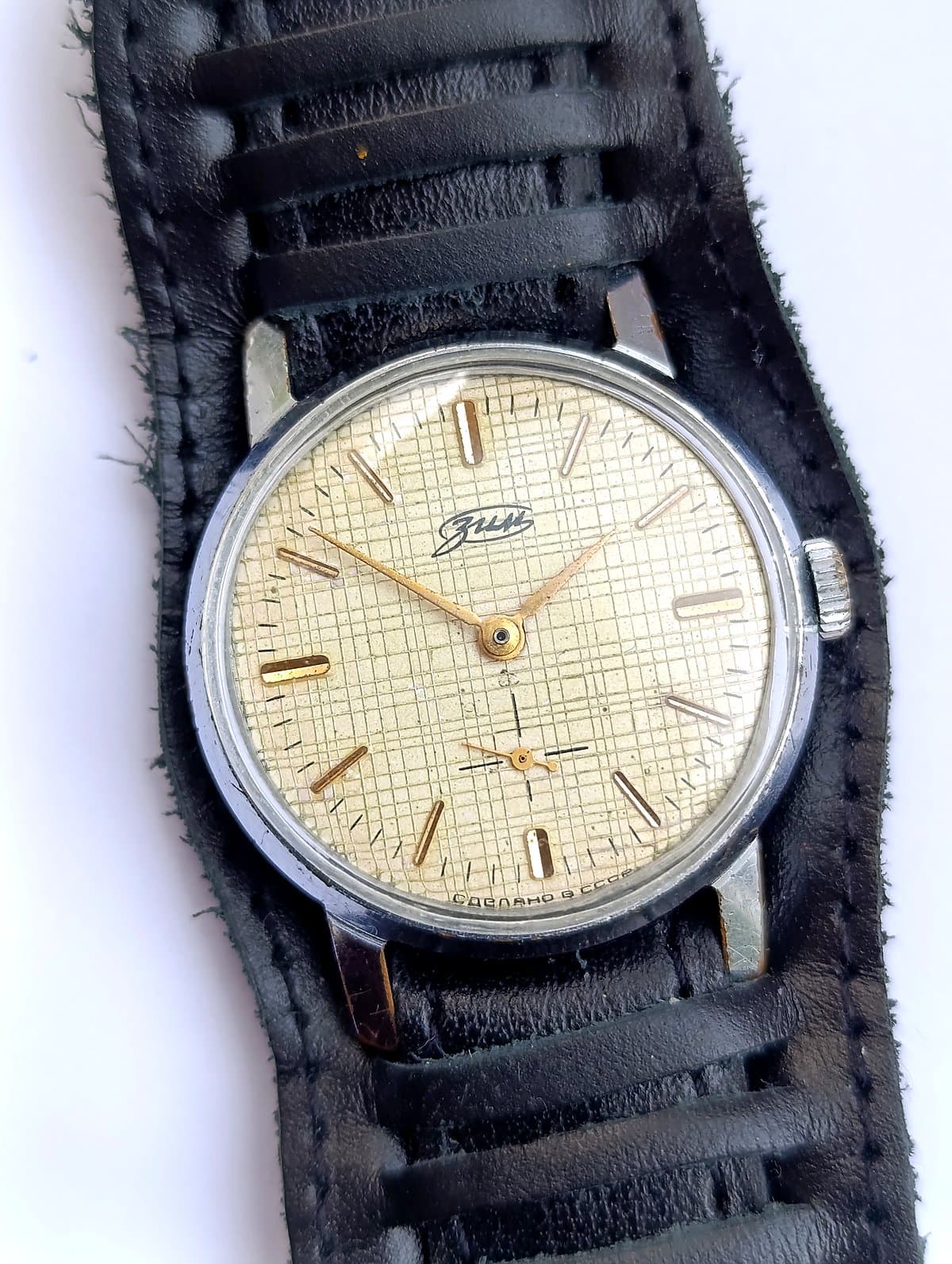 Vintage ZIM USSR Mechanical Watch Caliber 2602 Rare Waffle Dial Gold Hands – thumbnail 4