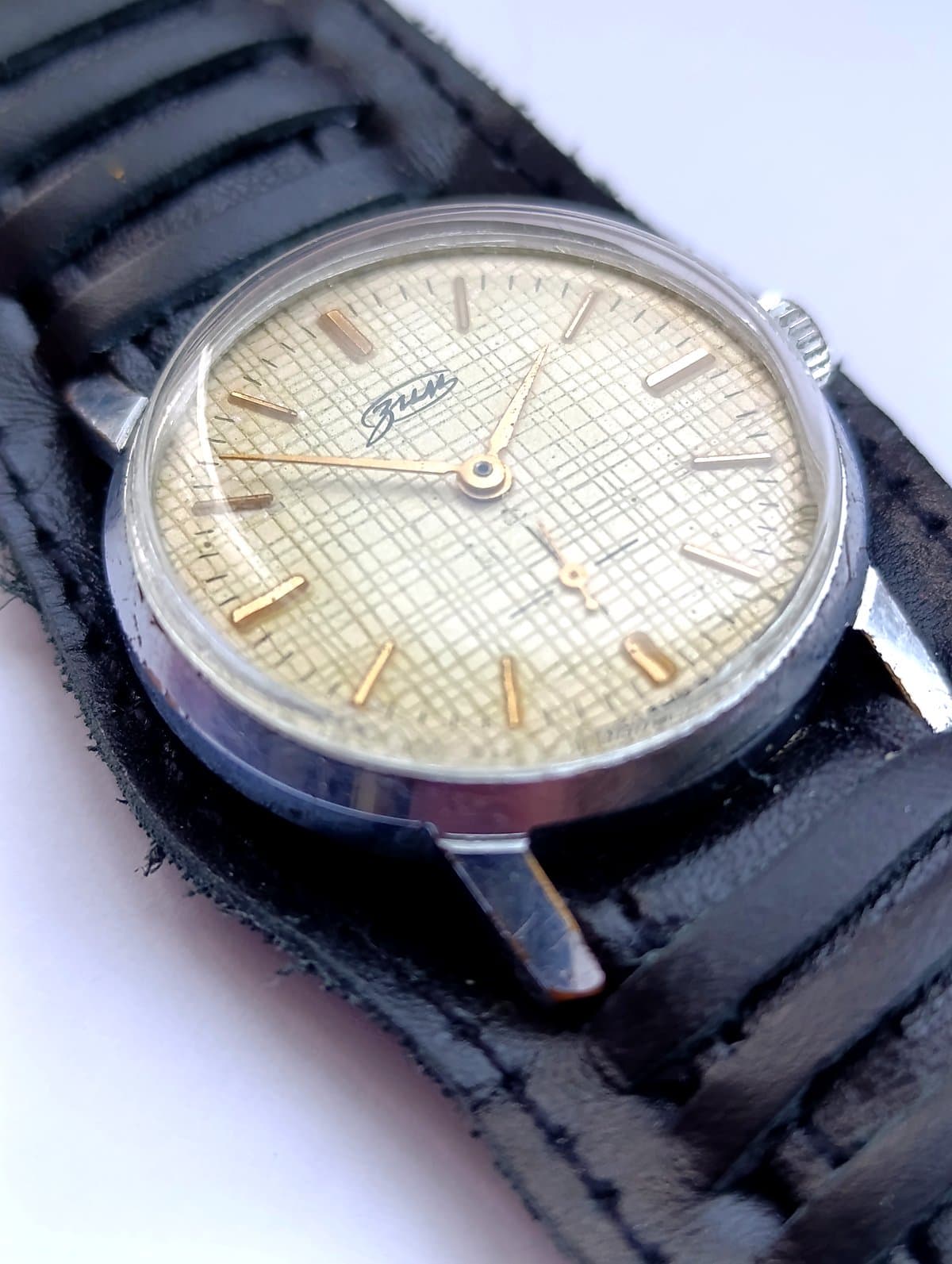 Vintage ZIM USSR Mechanical Watch Caliber 2602 Rare Waffle Dial Gold Hands – thumbnail 5