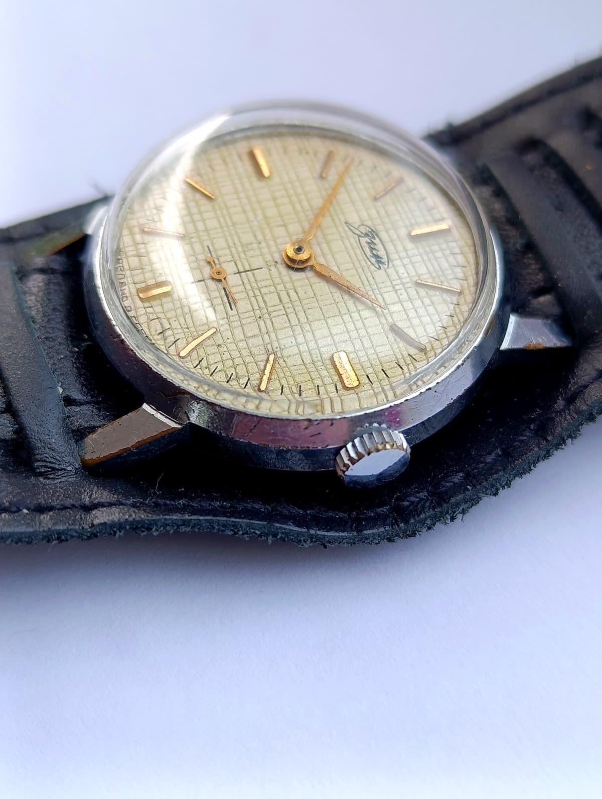 Vintage ZIM USSR Mechanical Watch Caliber 2602 Rare Waffle Dial Gold Hands – thumbnail 6