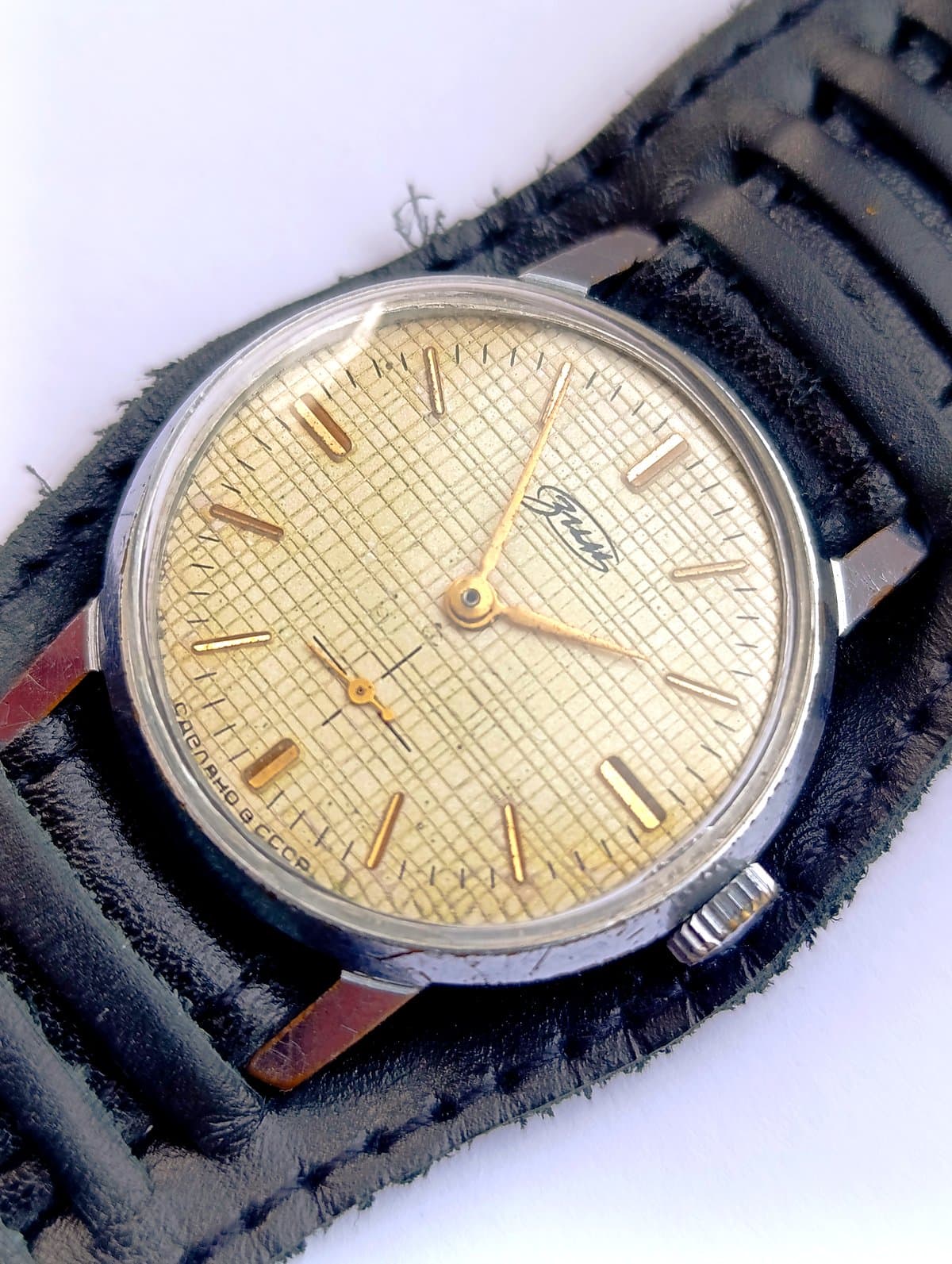 Vintage ZIM USSR Mechanical Watch Caliber 2602 Rare Waffle Dial Gold Hands – thumbnail 8