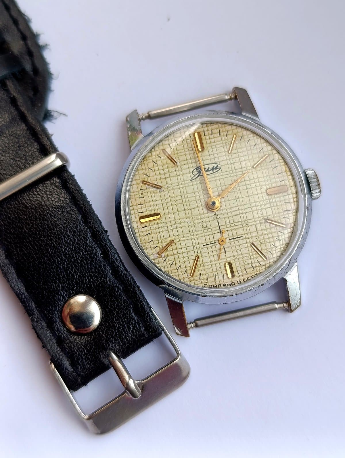 Vintage ZIM USSR Mechanical Watch Caliber 2602 Rare Waffle Dial Gold Hands – thumbnail 10