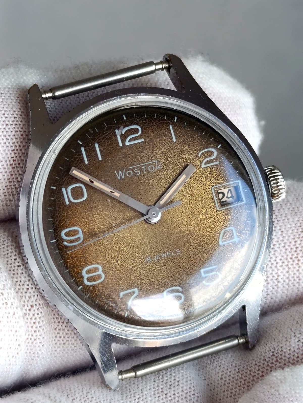 Vintage Vostok USSR Watch Cal 2214 Hand-Wound Brown Gradient Dial – thumbnail 10