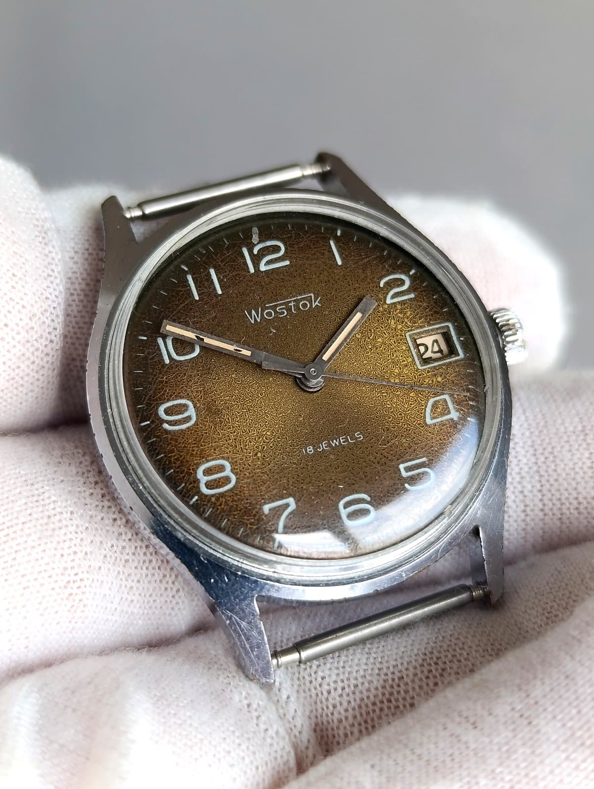 Vintage Vostok USSR Watch Cal 2214 Hand-Wound Brown Gradient Dial – thumbnail 3