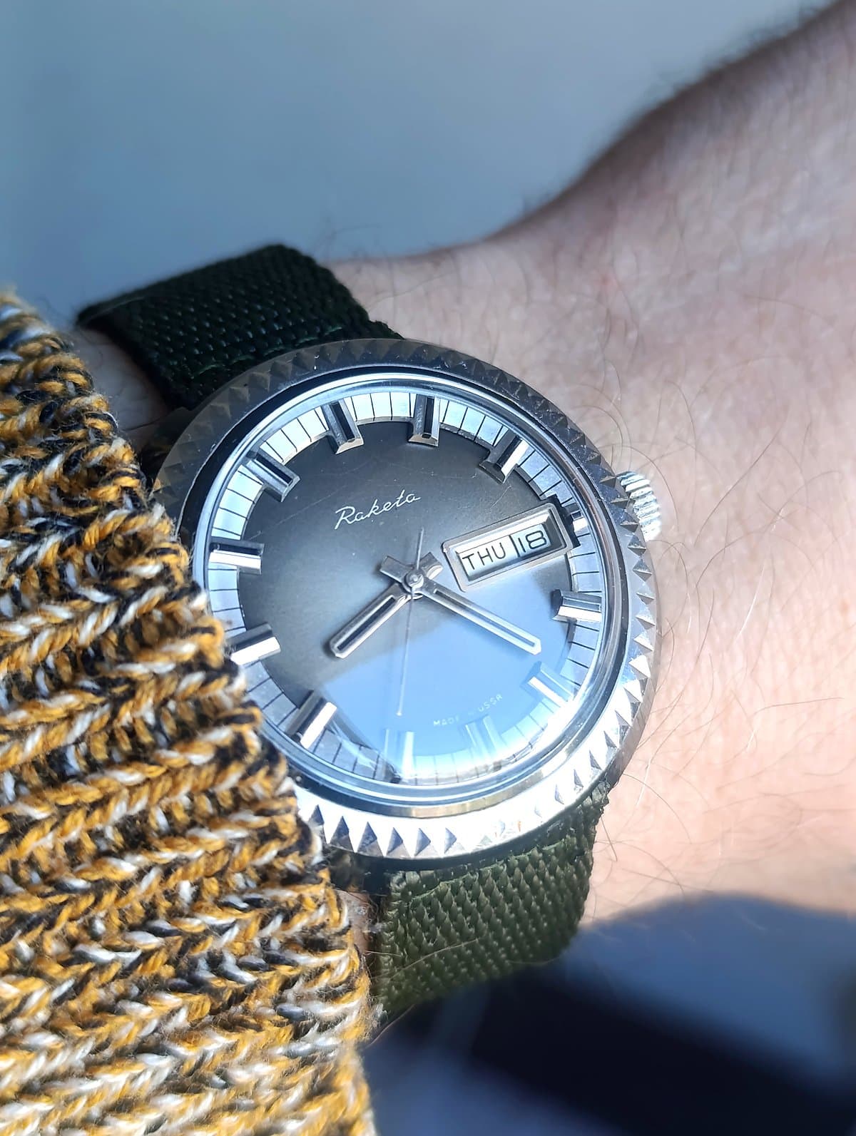 Raketa UFO 1980s USSR Watch Mechanical 2628H Day Date Vintage Rare – thumbnail 9