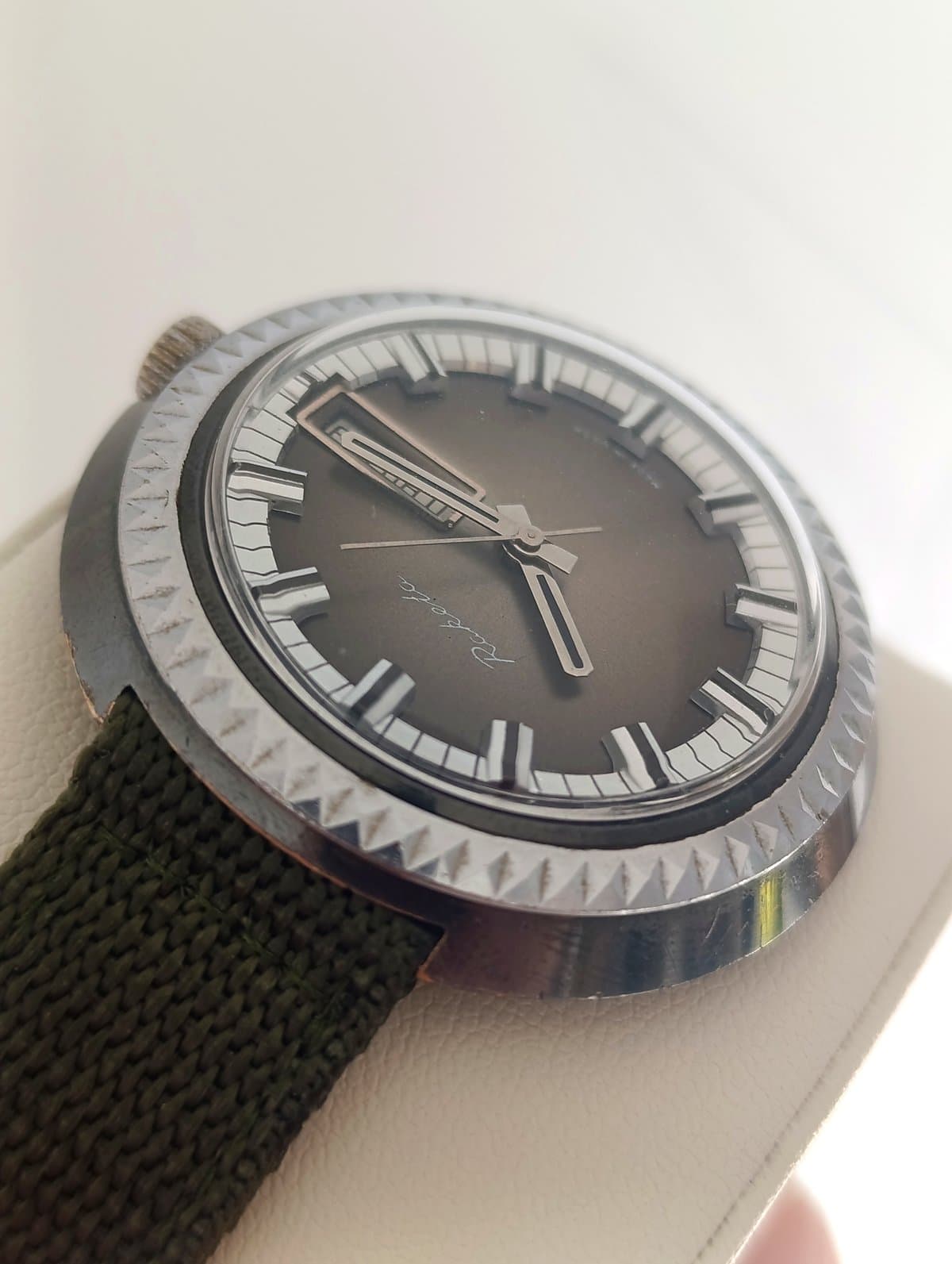 Raketa UFO 1980s USSR Watch Mechanical 2628H Day Date Vintage Rare – thumbnail 10