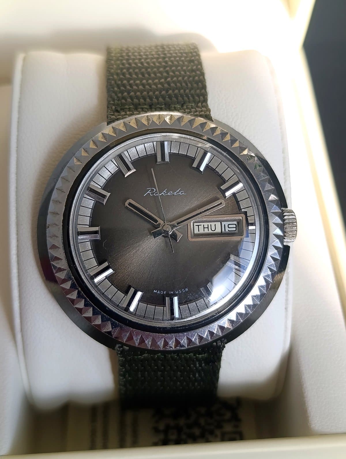 Raketa UFO 1980s USSR Watch Mechanical 2628H Day Date Vintage Rare – thumbnail 5