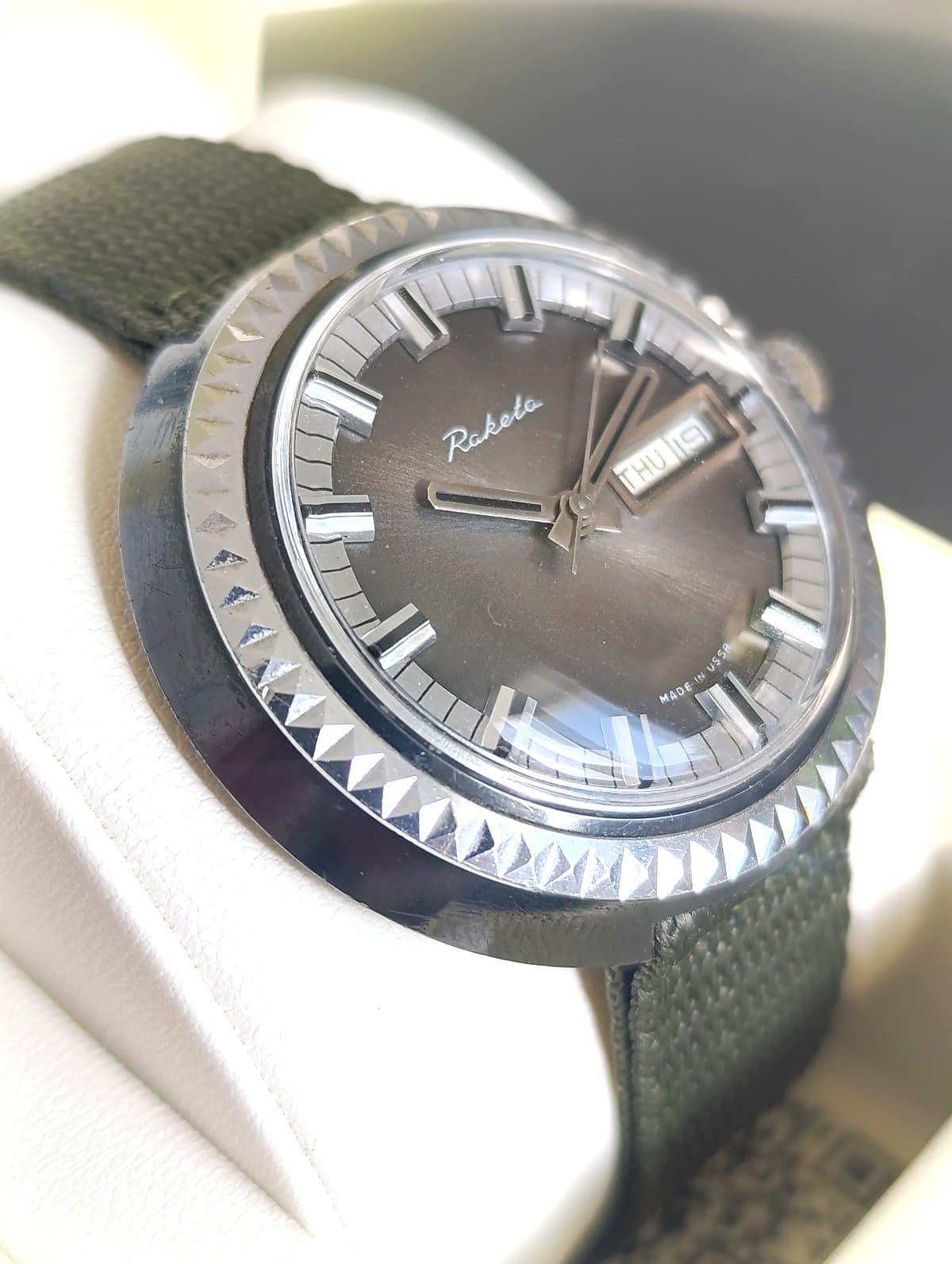 Raketa UFO 1980s USSR Watch Mechanical 2628H Day Date Vintage Rare – thumbnail 6
