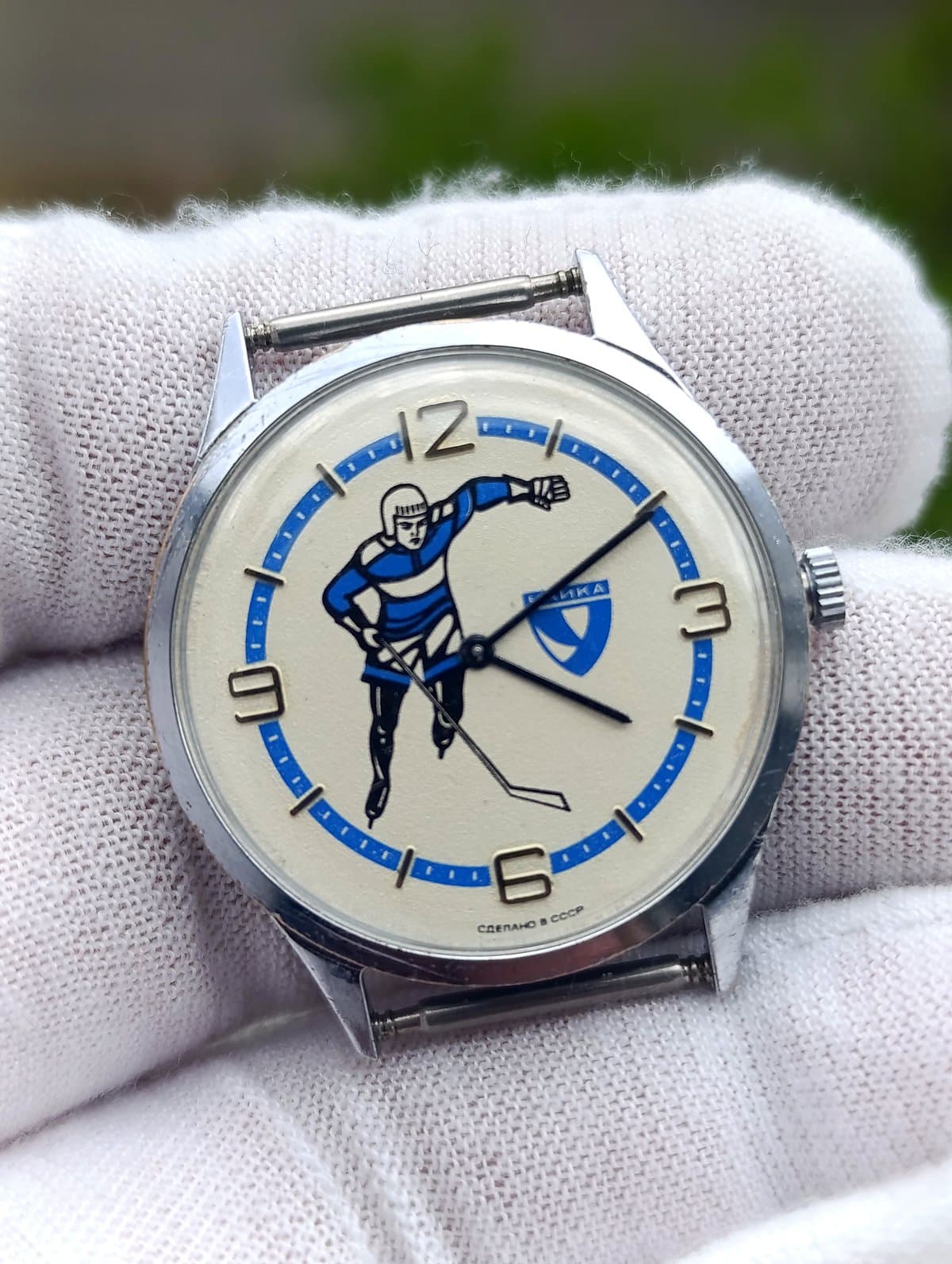Vintage Chaika 1601A Hockey Player Dial — Serviced Soviet Watch – thumbnail 1