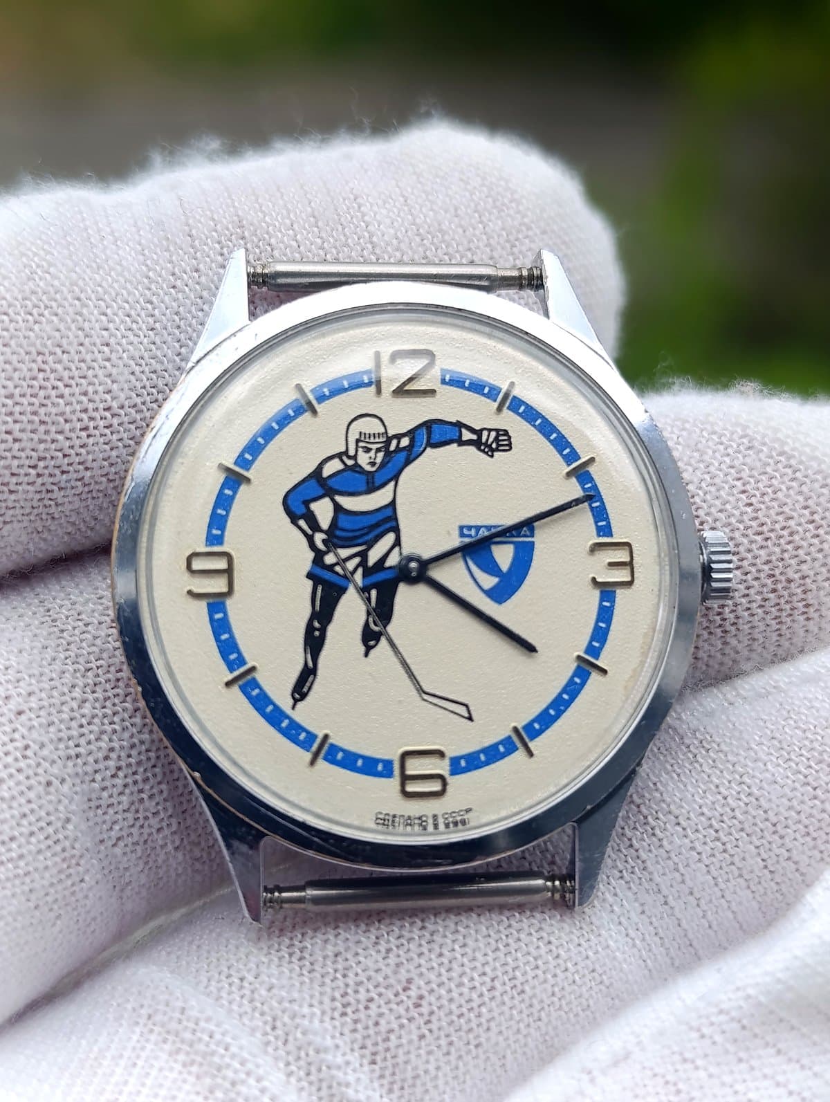 Vintage Chaika 1601A Hockey Player Dial — Serviced Soviet Watch – thumbnail 10