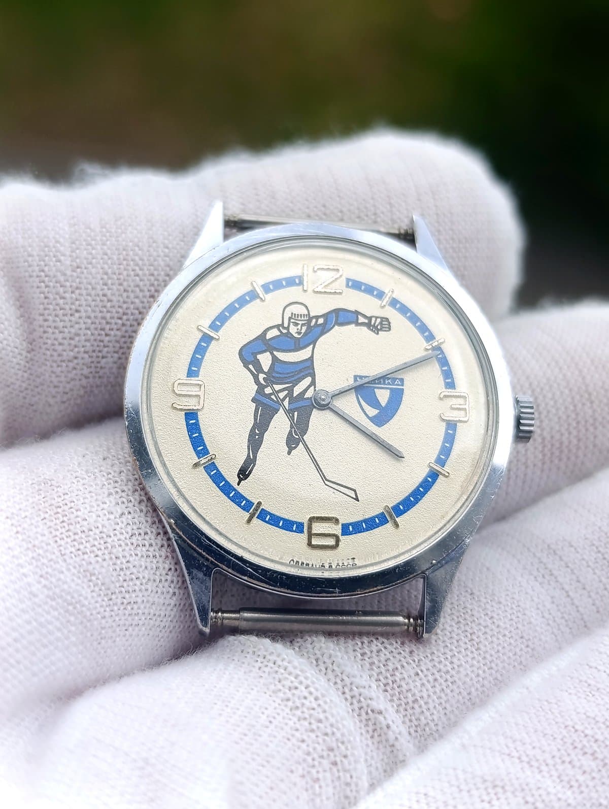 Vintage Chaika 1601A Hockey Player Dial — Serviced Soviet Watch – thumbnail 6