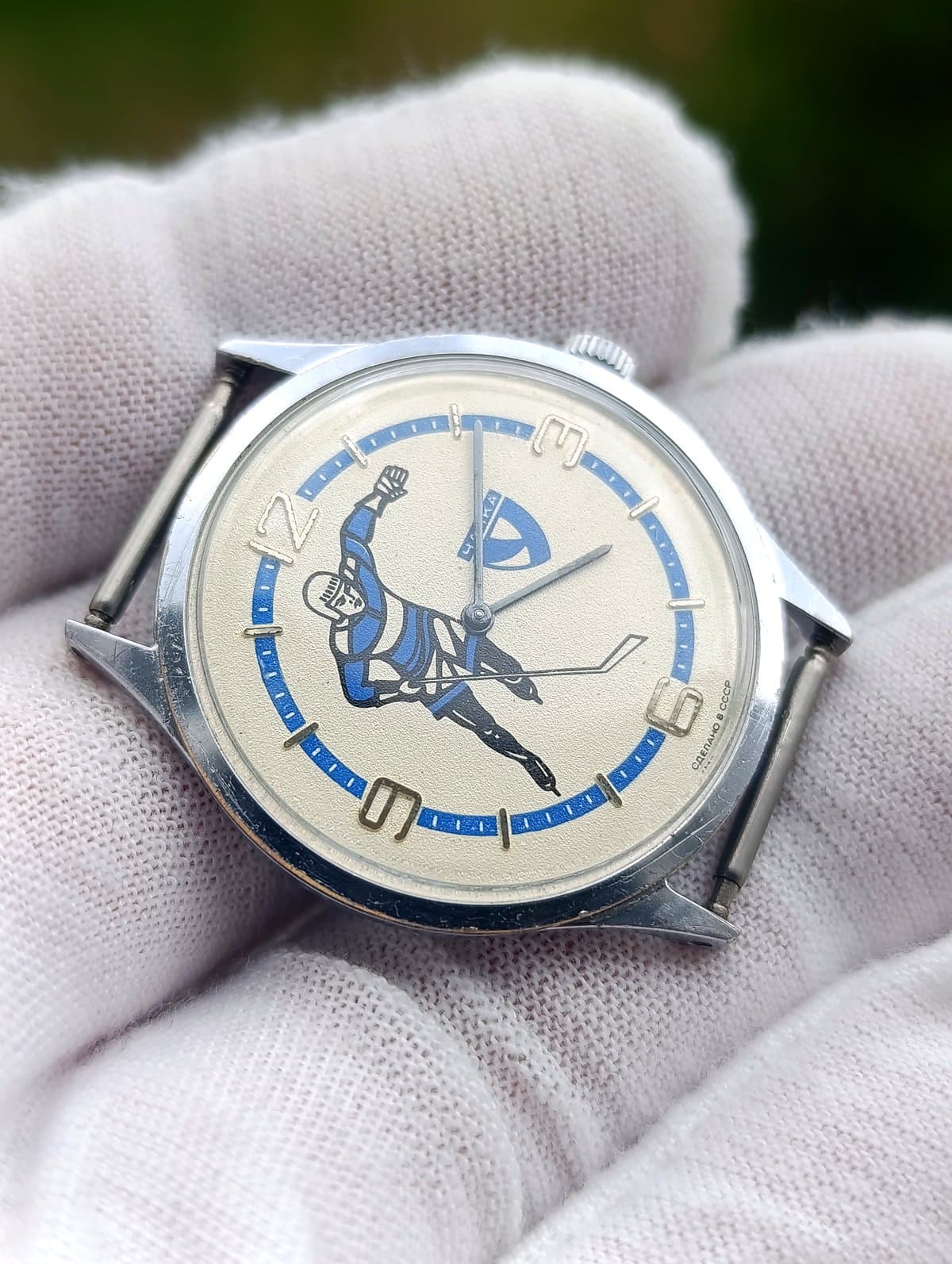 Vintage Chaika 1601A Hockey Player Dial — Serviced Soviet Watch – thumbnail 7