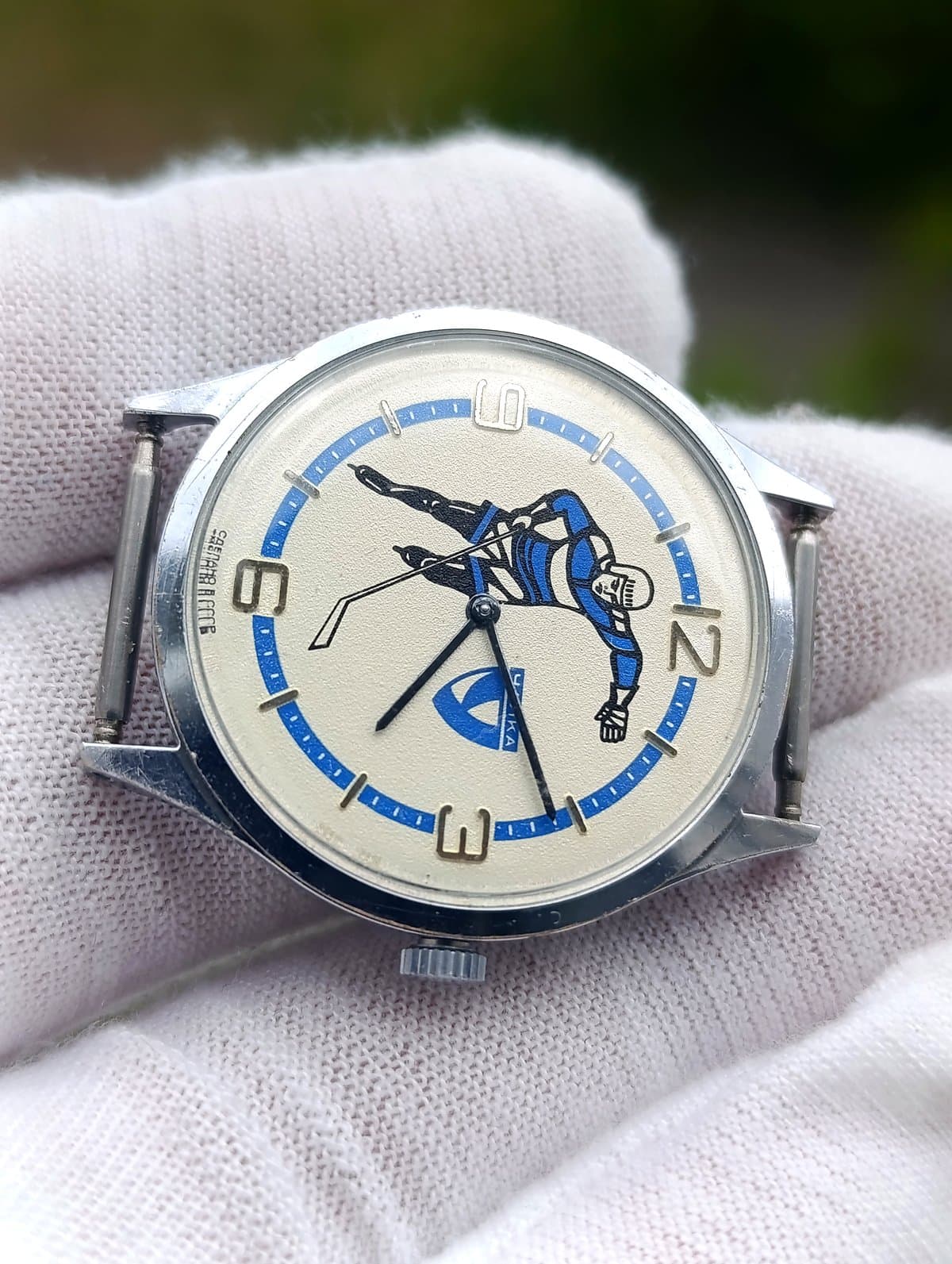 Vintage Chaika 1601A Hockey Player Dial — Serviced Soviet Watch – thumbnail 8